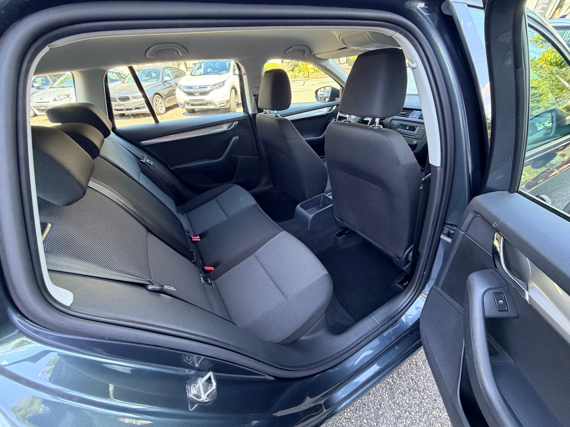 SKODA Octavia Combi 1.2 TSI Ambition-image-9