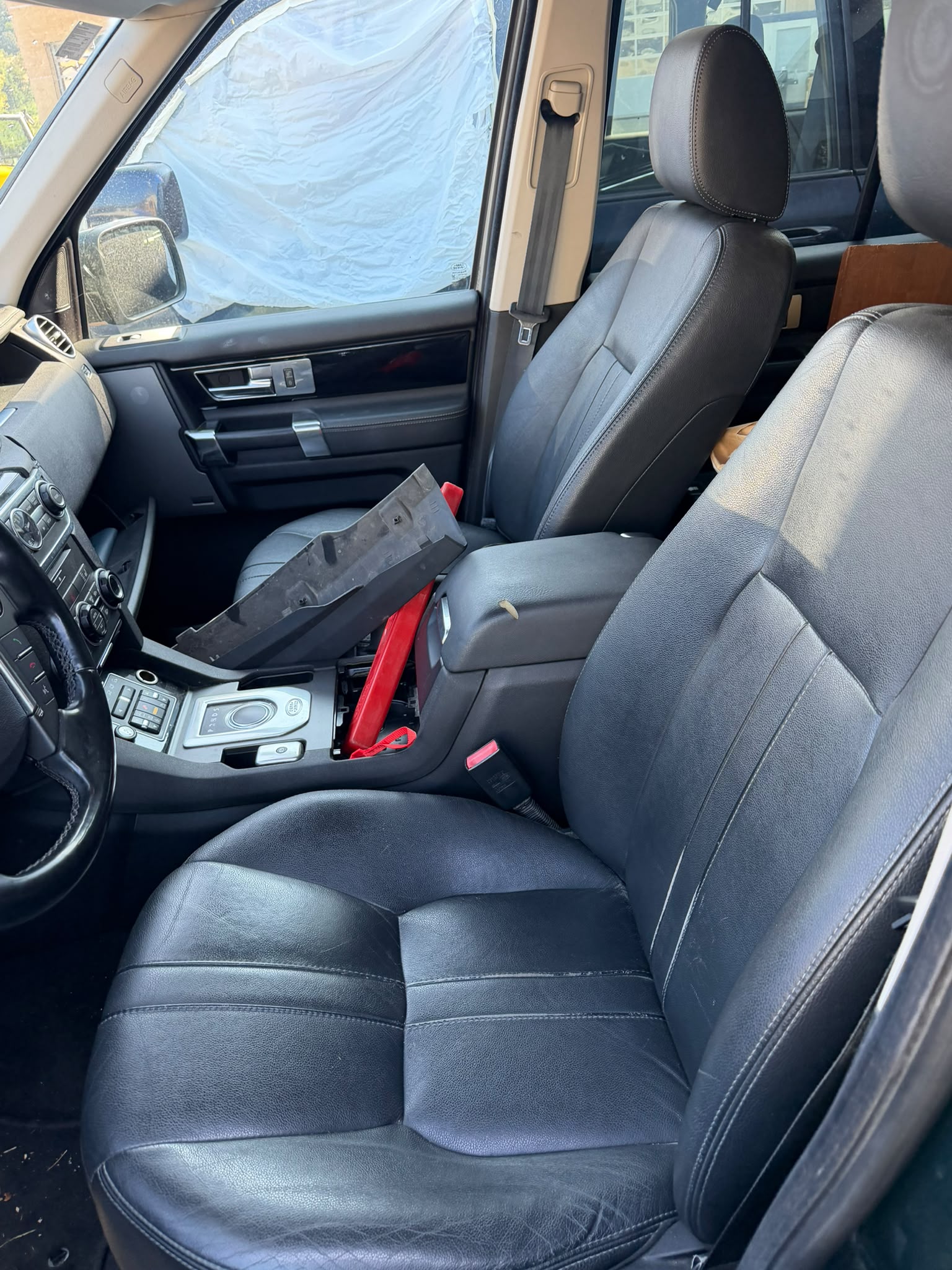 LAND ROVER Discovery 3.0 SDV6 HSE Automatic-image-3