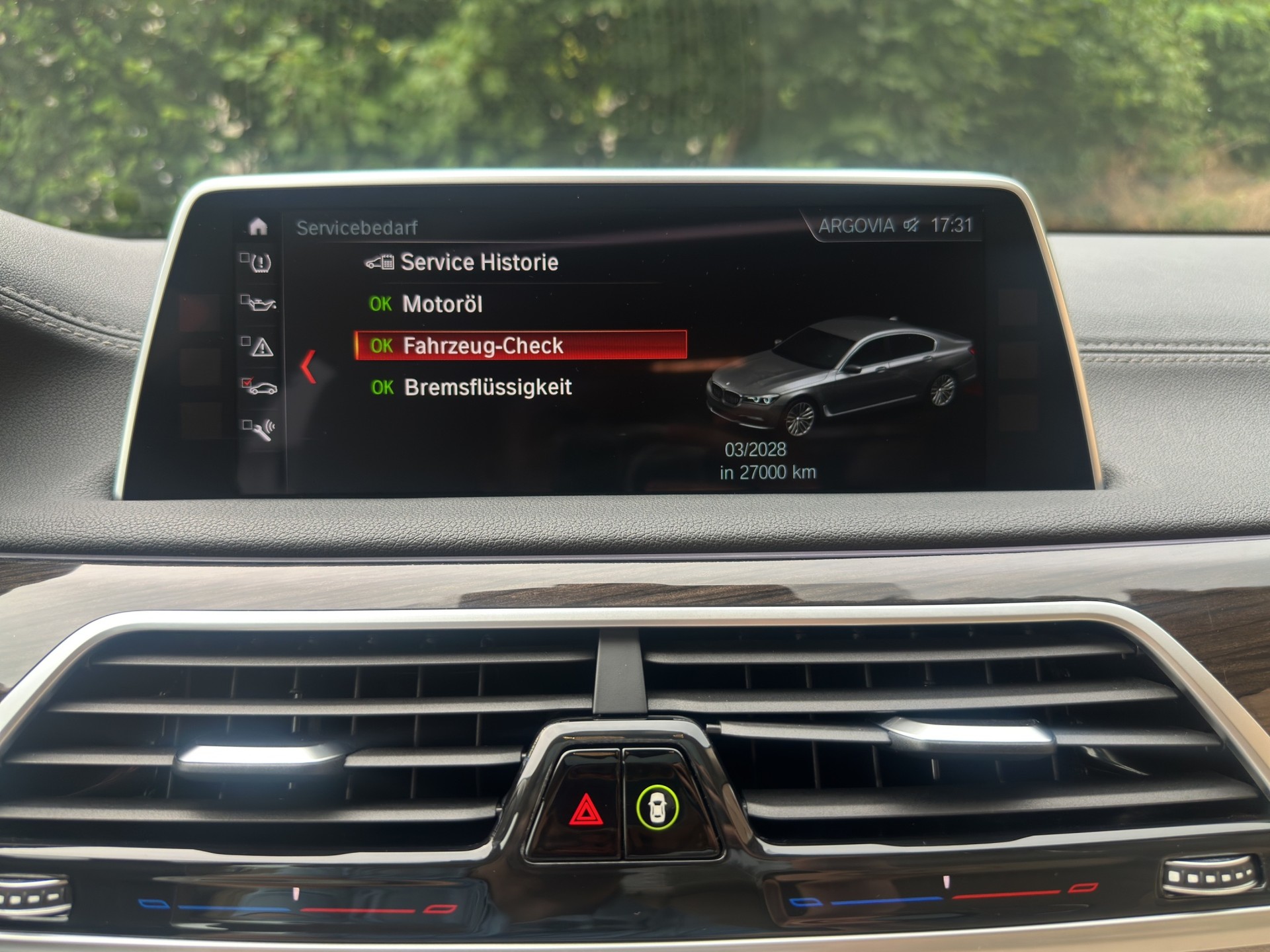 BMW 750i xDrive (CH) Swiss Premium-image-25