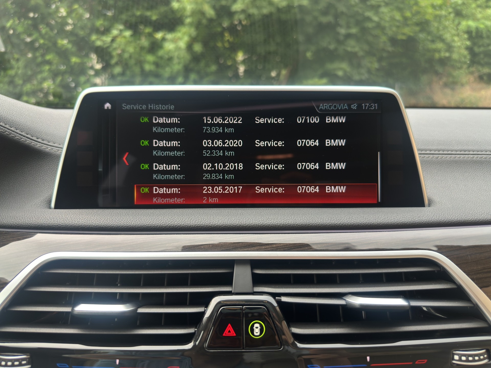 BMW 750i xDrive (CH) Swiss Premium-image-23