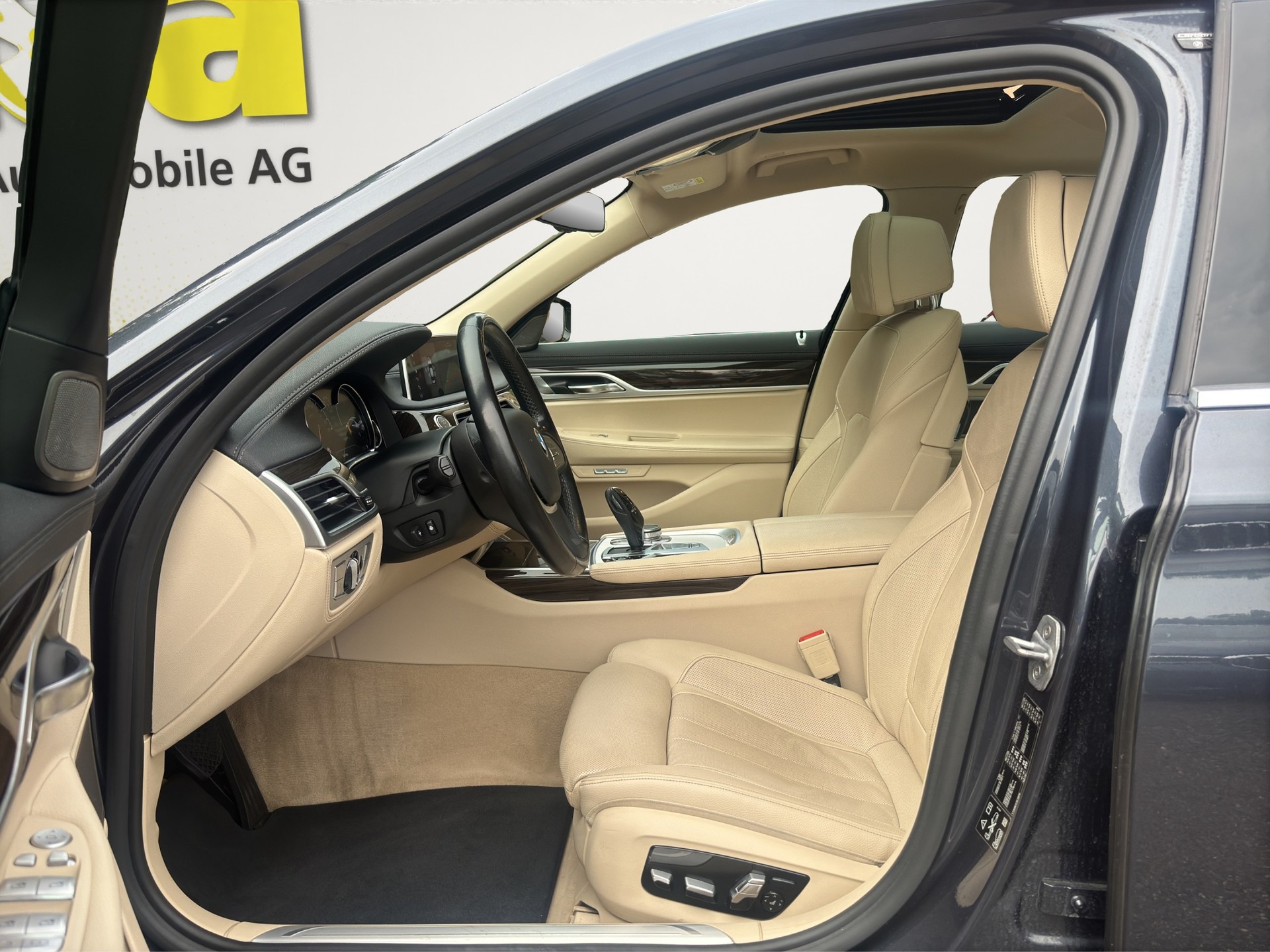 BMW 750i xDrive (CH) Swiss Premium-image-11