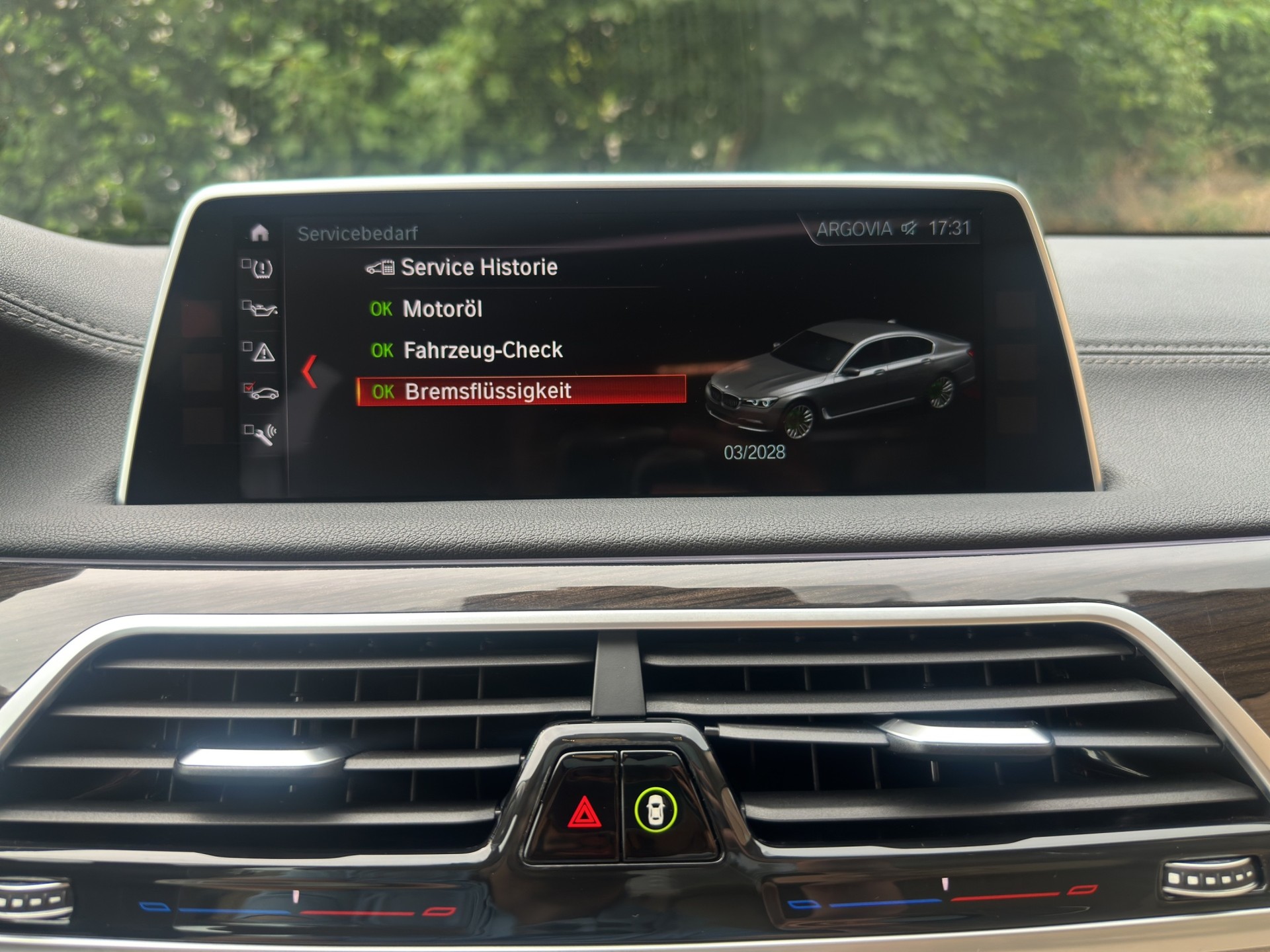 BMW 750i xDrive (CH) Swiss Premium-image-26