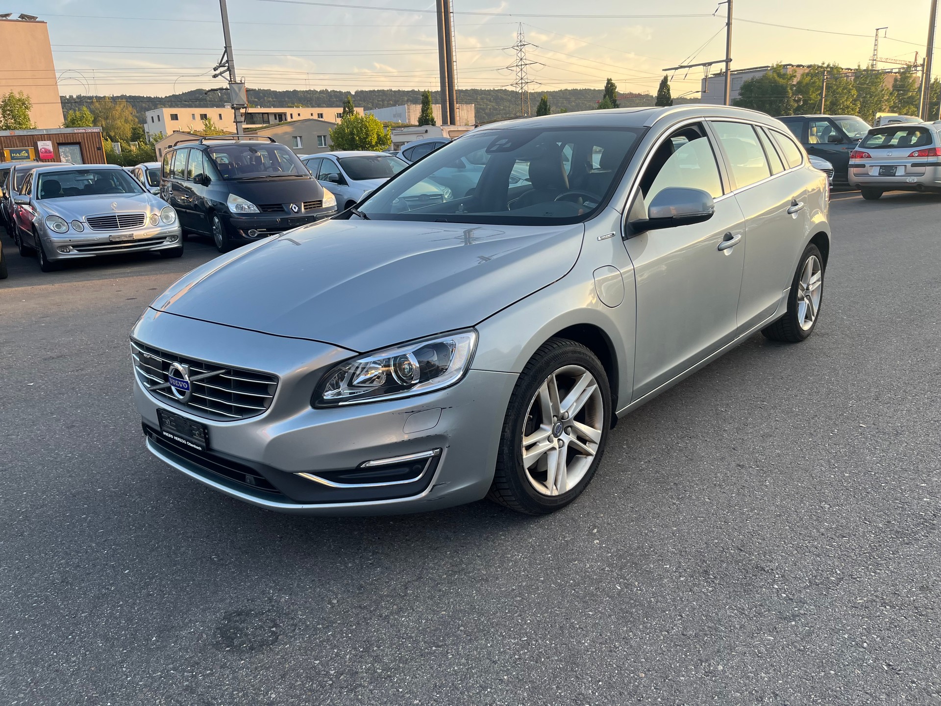 VOLVO V60 D6 AWD Plug-in Hybrid Momentum Geartronic