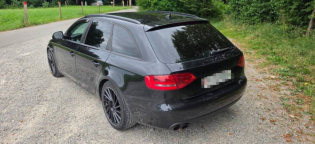 AUDI A4-image-1