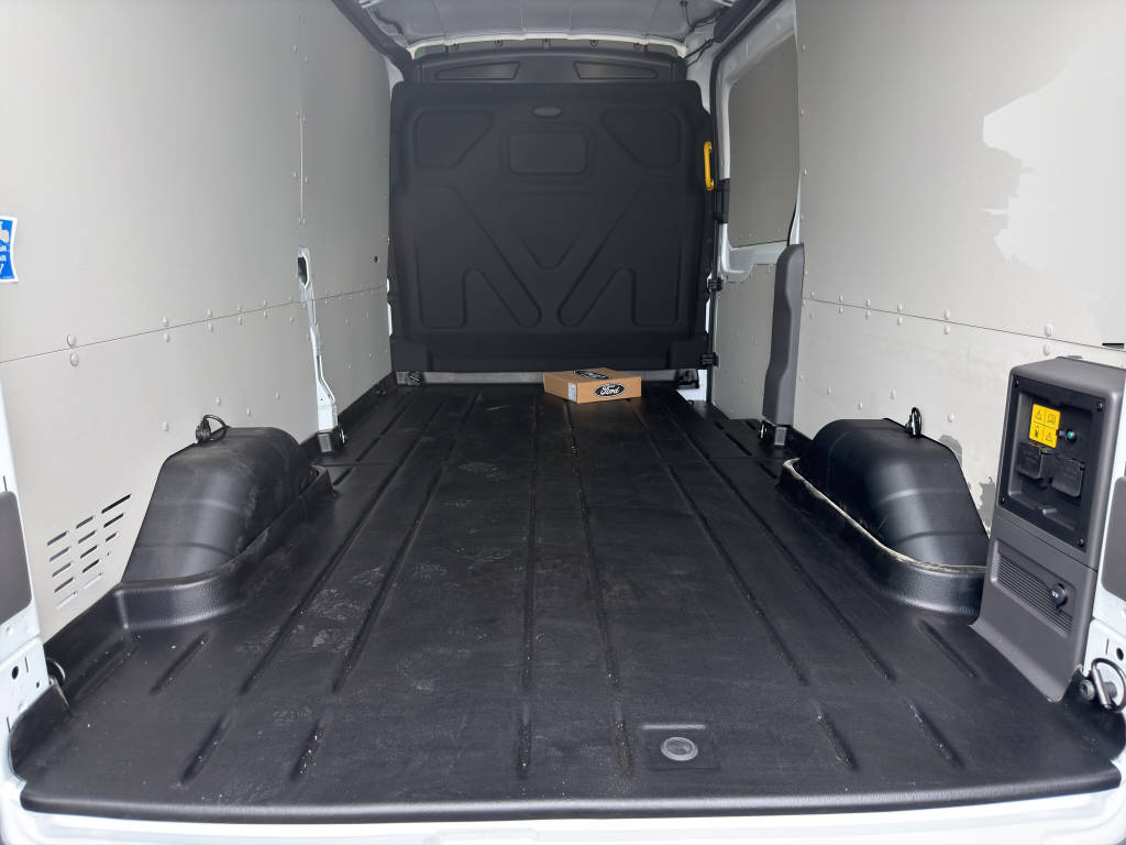FORD E-Transit Van 350 L3H2 67kWh Trend-image-13