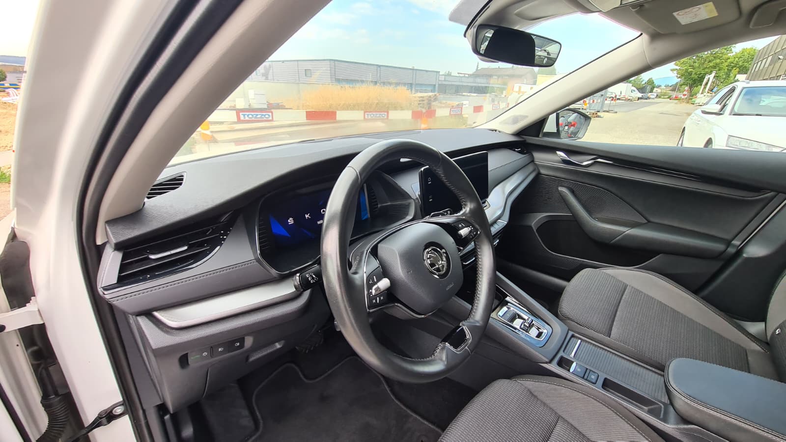 SKODA Octavia Combi 2.0 TDI DSG Ambition 4x4 ** Anh-Kupplung ** Gr.Navi ** Parkhilfe v+h ** Virtuelles Cockpit ** Frisch ab MFK **-image-15