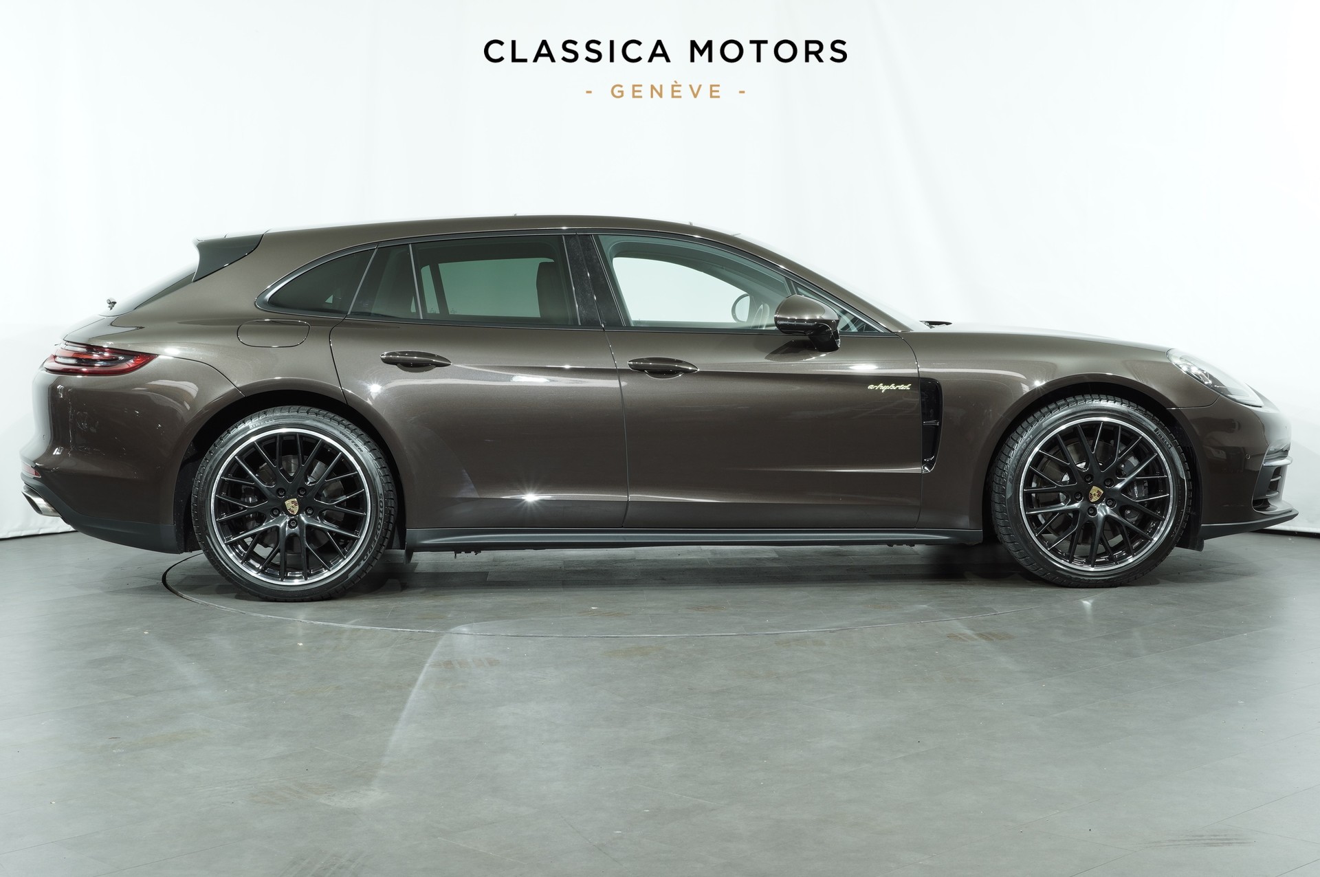 PORSCHE Panamera 4 E-Hybrid Sport Turismo PDK-image-2