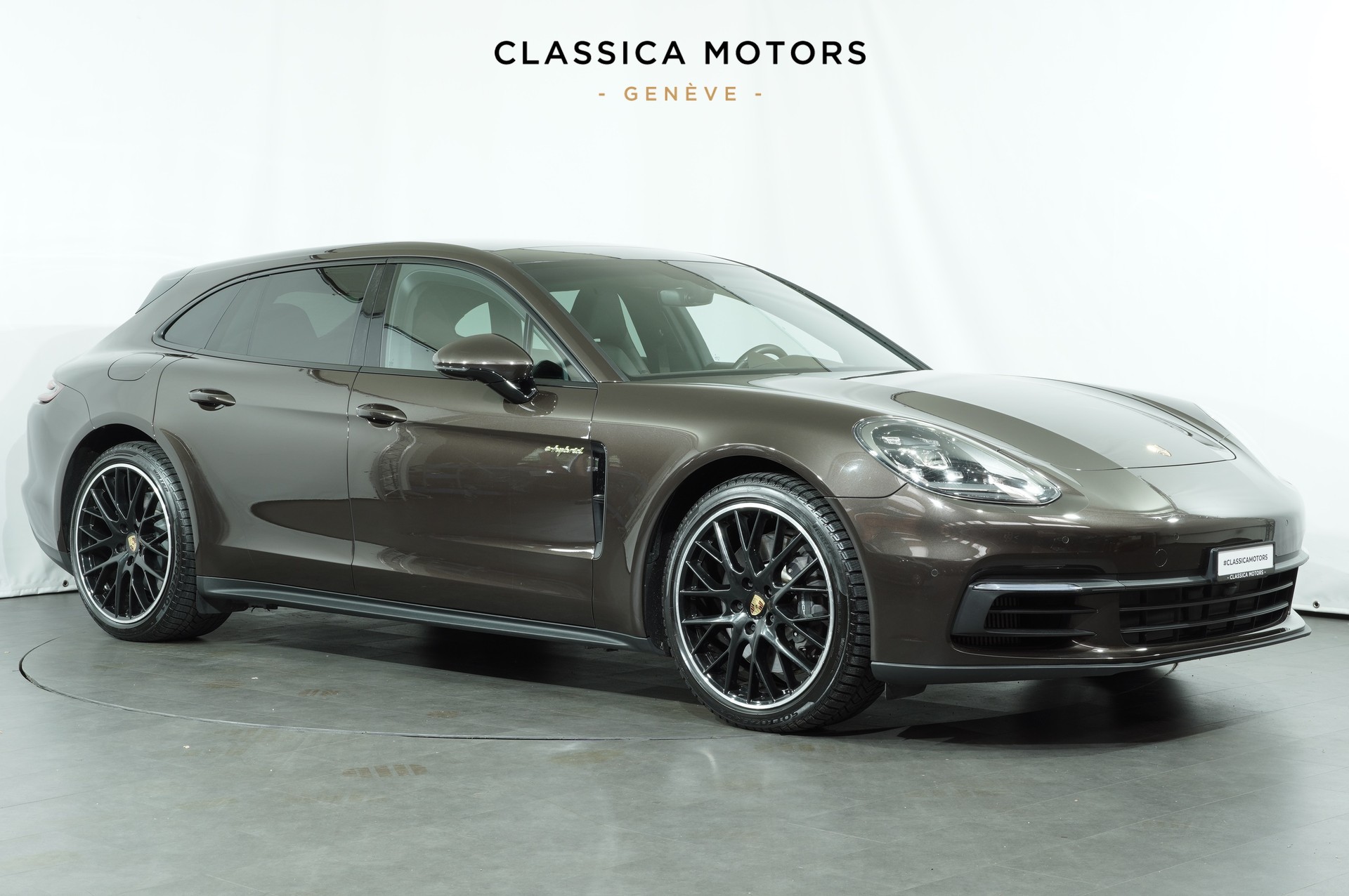 PORSCHE Panamera 4 E-Hybrid Sport Turismo PDK-image-1