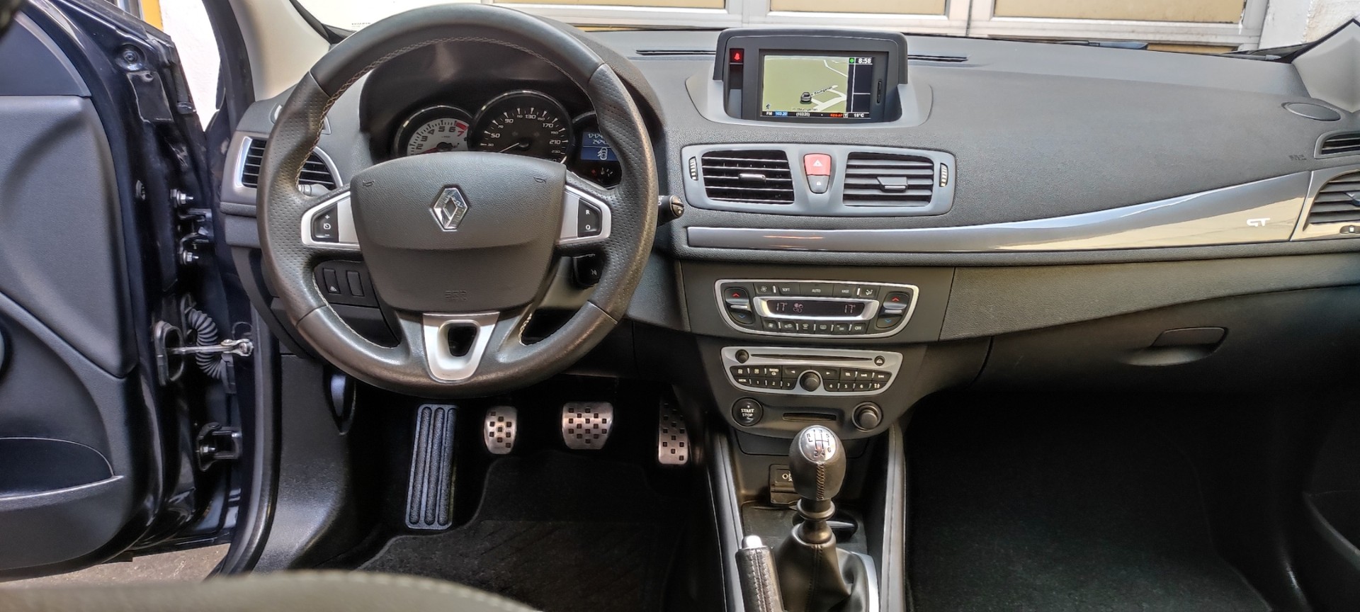 RENAULT Mégane Grandtour 2.0 16V GT-image-9