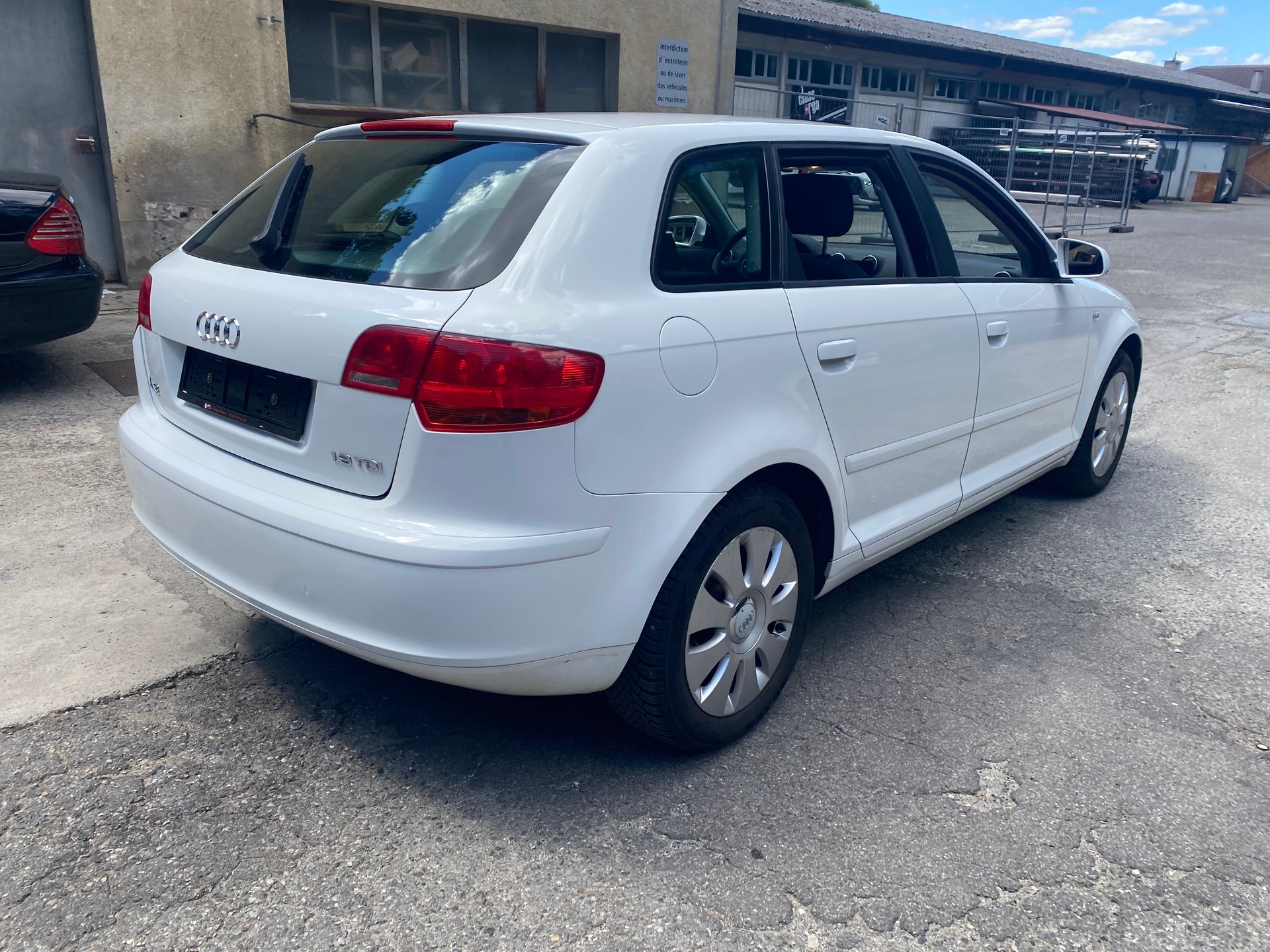 AUDI A3 Sportback 1.9 TDI Ambiente-image-2