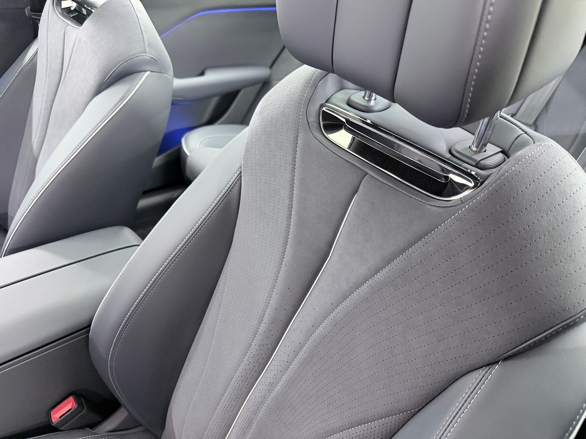 VOYAH Courage 80 kWh 4WD 435PS Azure Blue Metallic-image-7