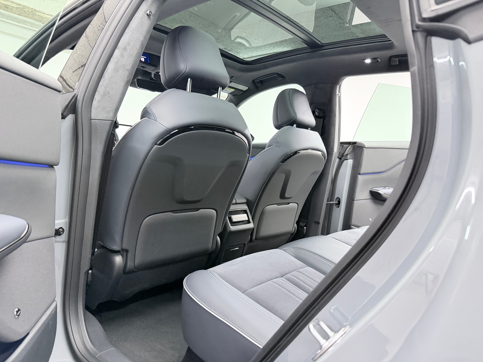 VOYAH Courage 80 kWh 4WD 435PS Azure Blue Metallic-image-8