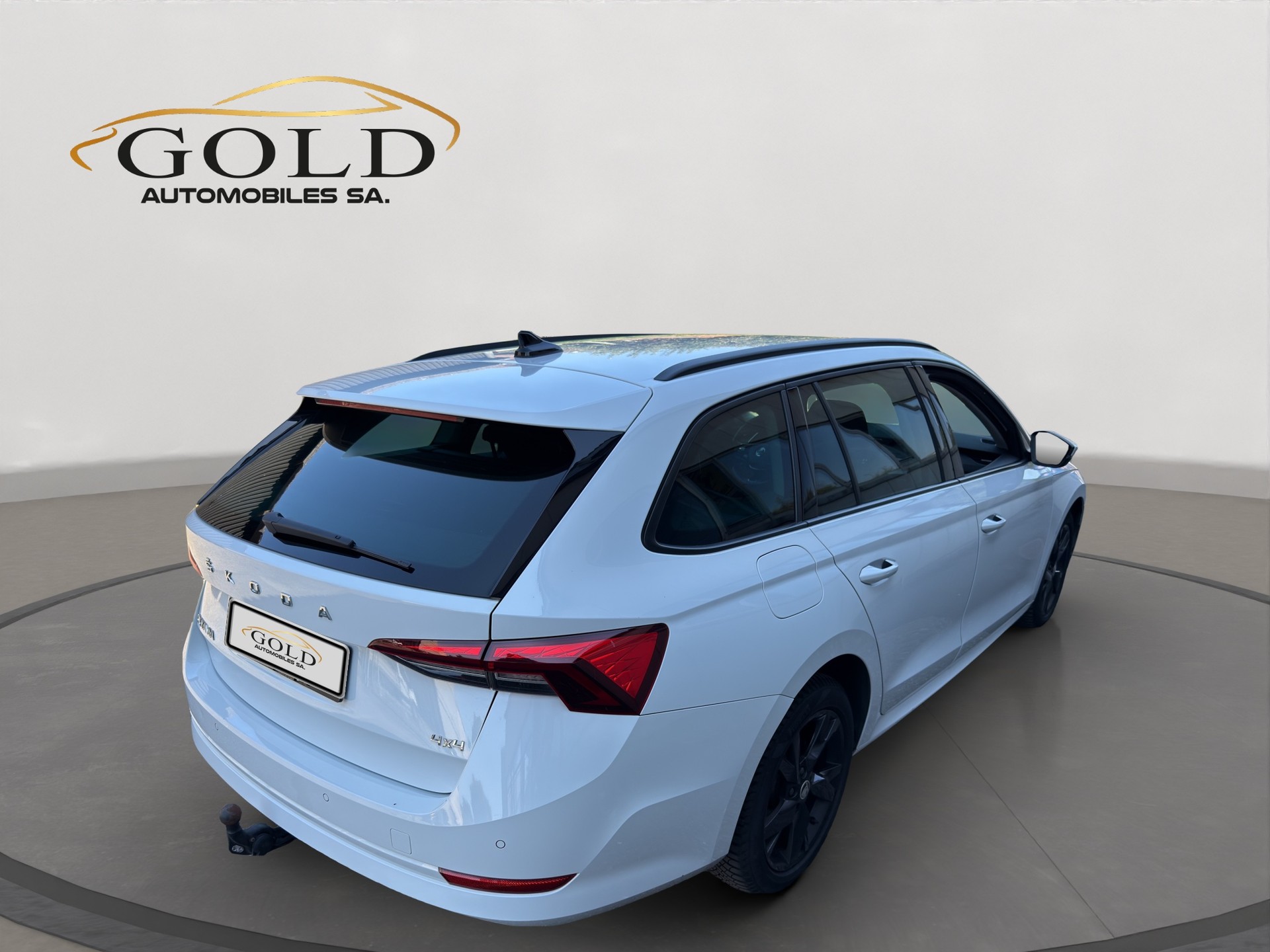 SKODA Octavia Combi 2.0 TDI DSG Ambition 4x4-image-1