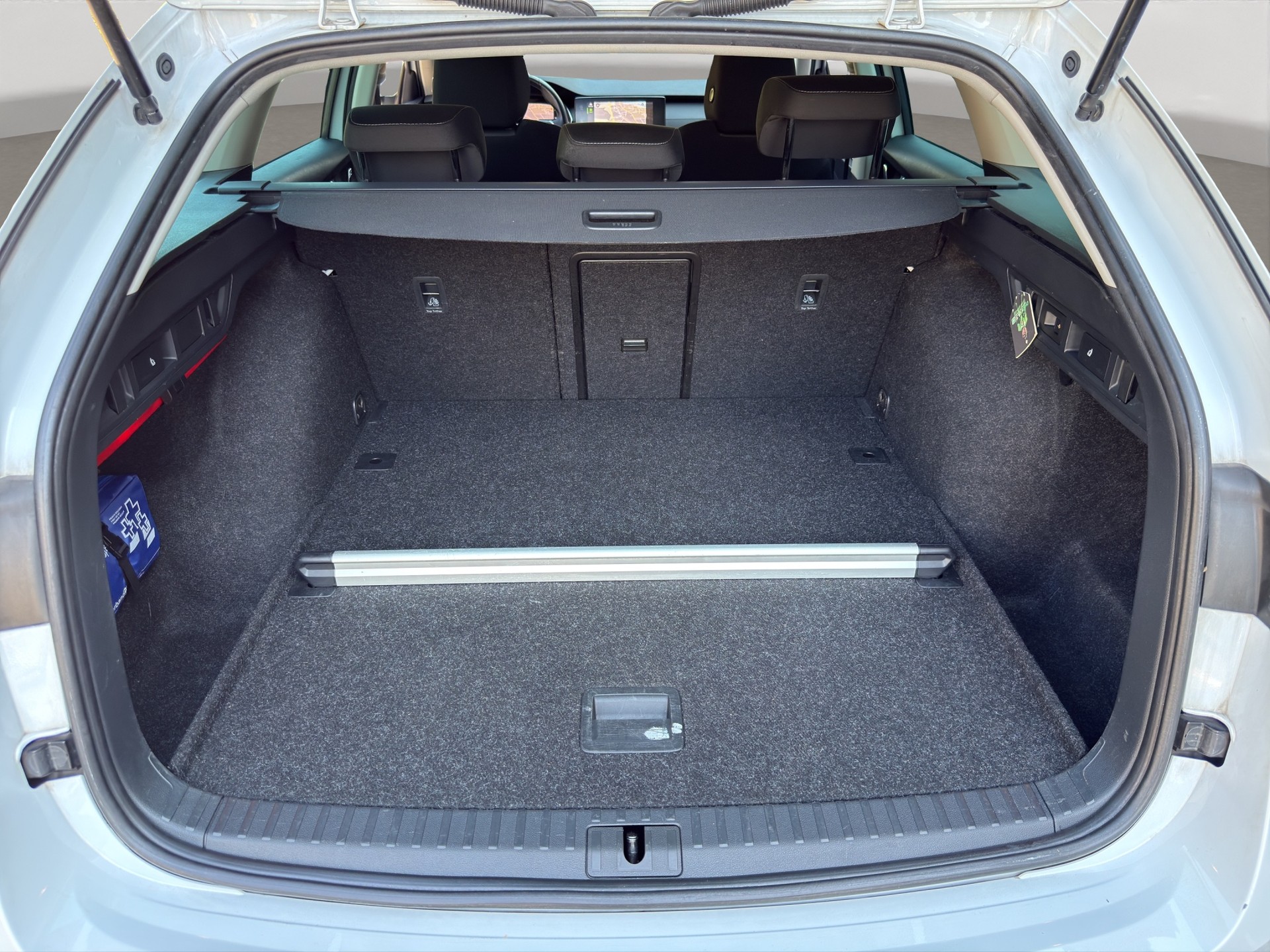 SKODA Octavia Combi 2.0 TDI DSG Ambition 4x4-image-13