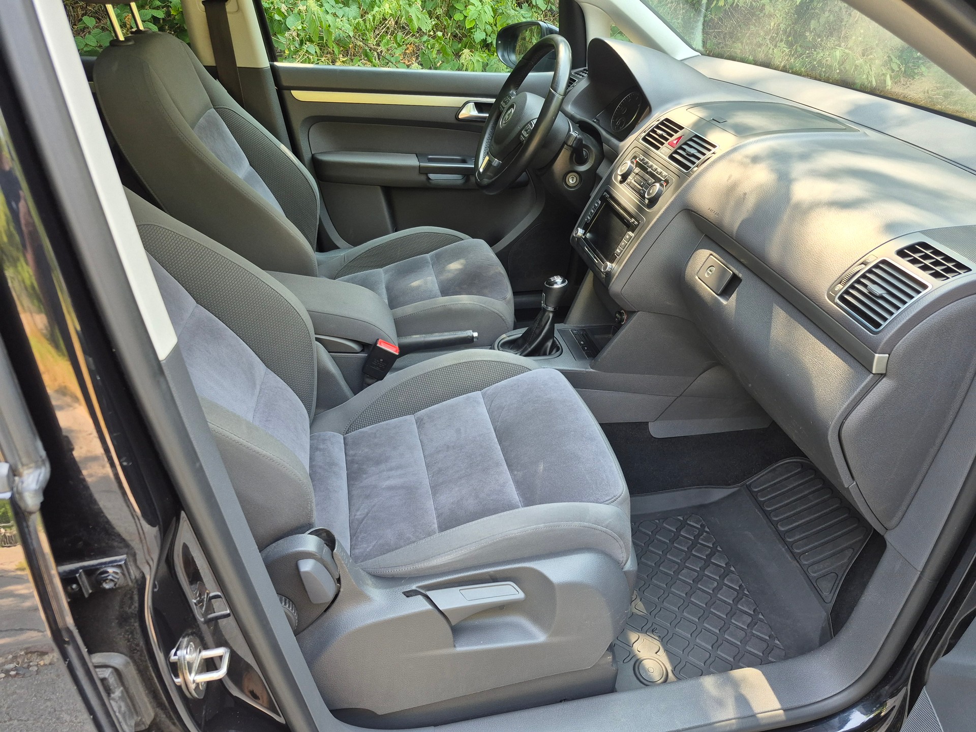 VW 2.0 TDI Blue Motion Highline *Standheizung* Panorama Dach* neuer Turbolader & AGR Kühler-image-2