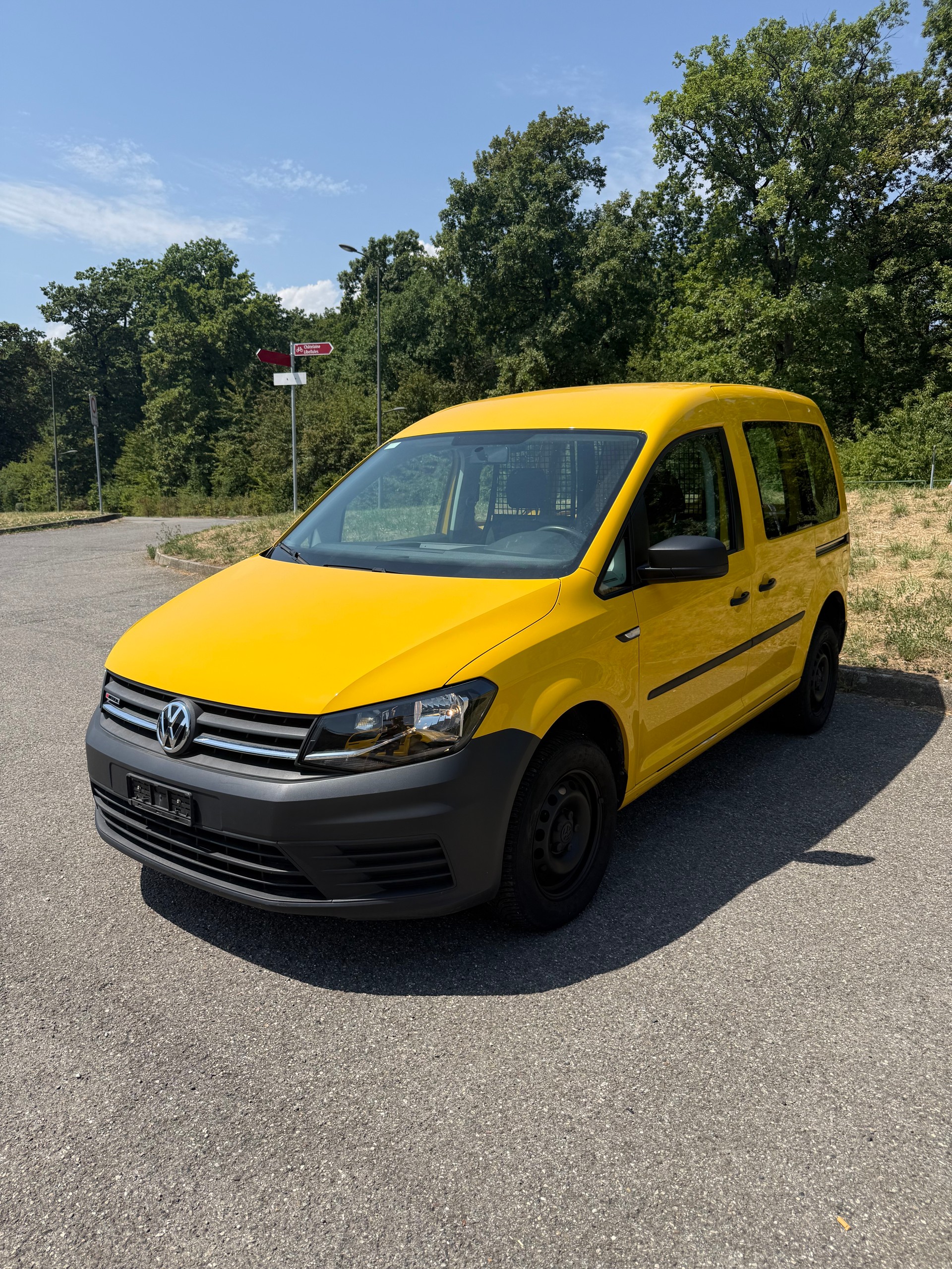 VW Caddy 2.0TDI 4Motion BlueMotion Technology-image-0