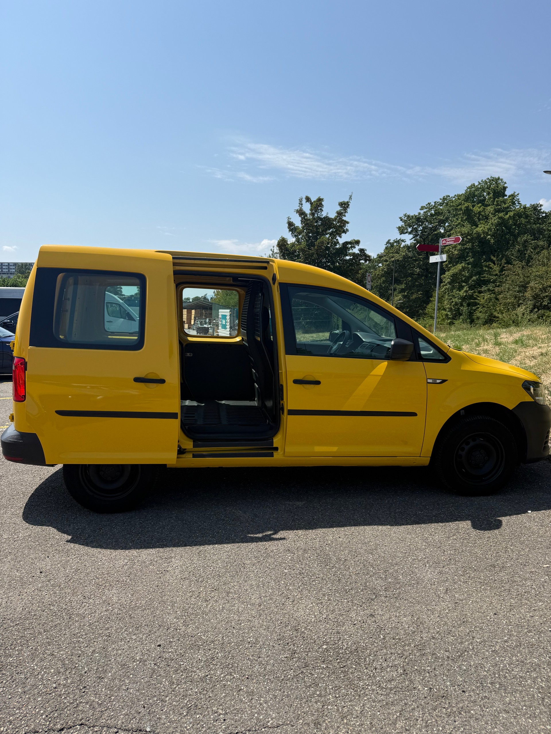 VW Caddy 2.0TDI 4Motion BlueMotion Technology-image-6