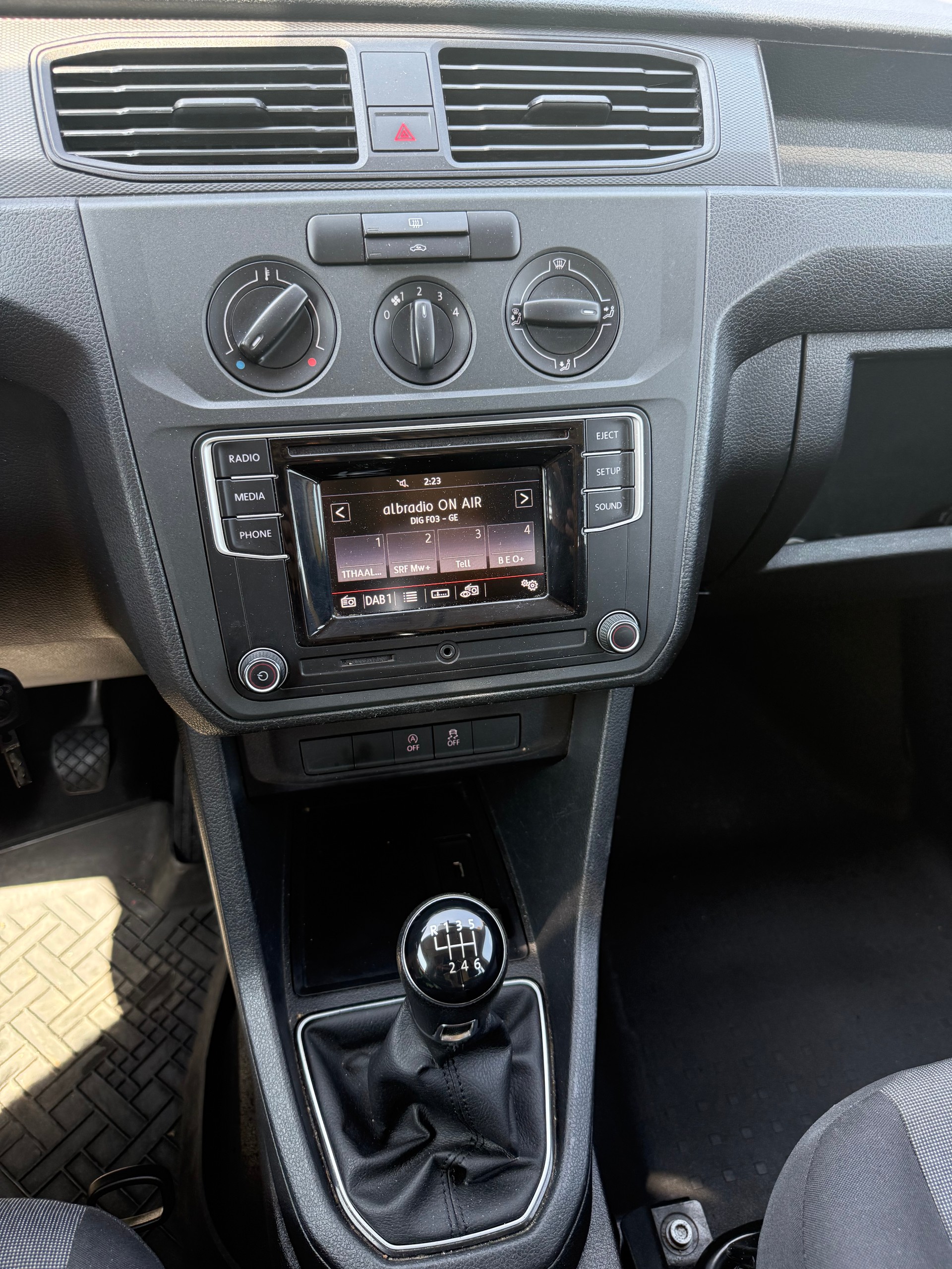 VW Caddy 2.0TDI 4Motion BlueMotion Technology-image-12