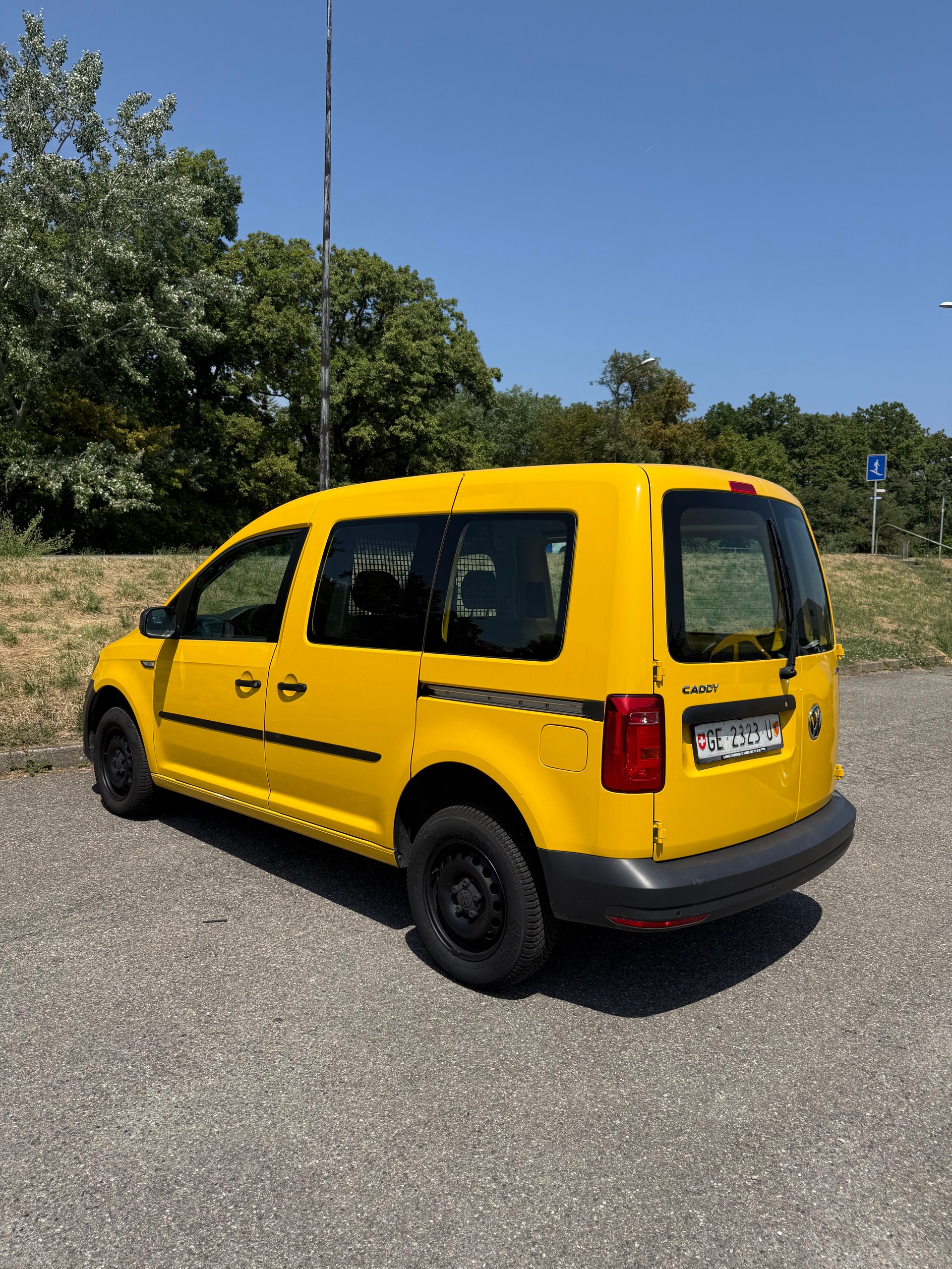 VW Caddy 2.0TDI 4Motion BlueMotion Technology-image-4