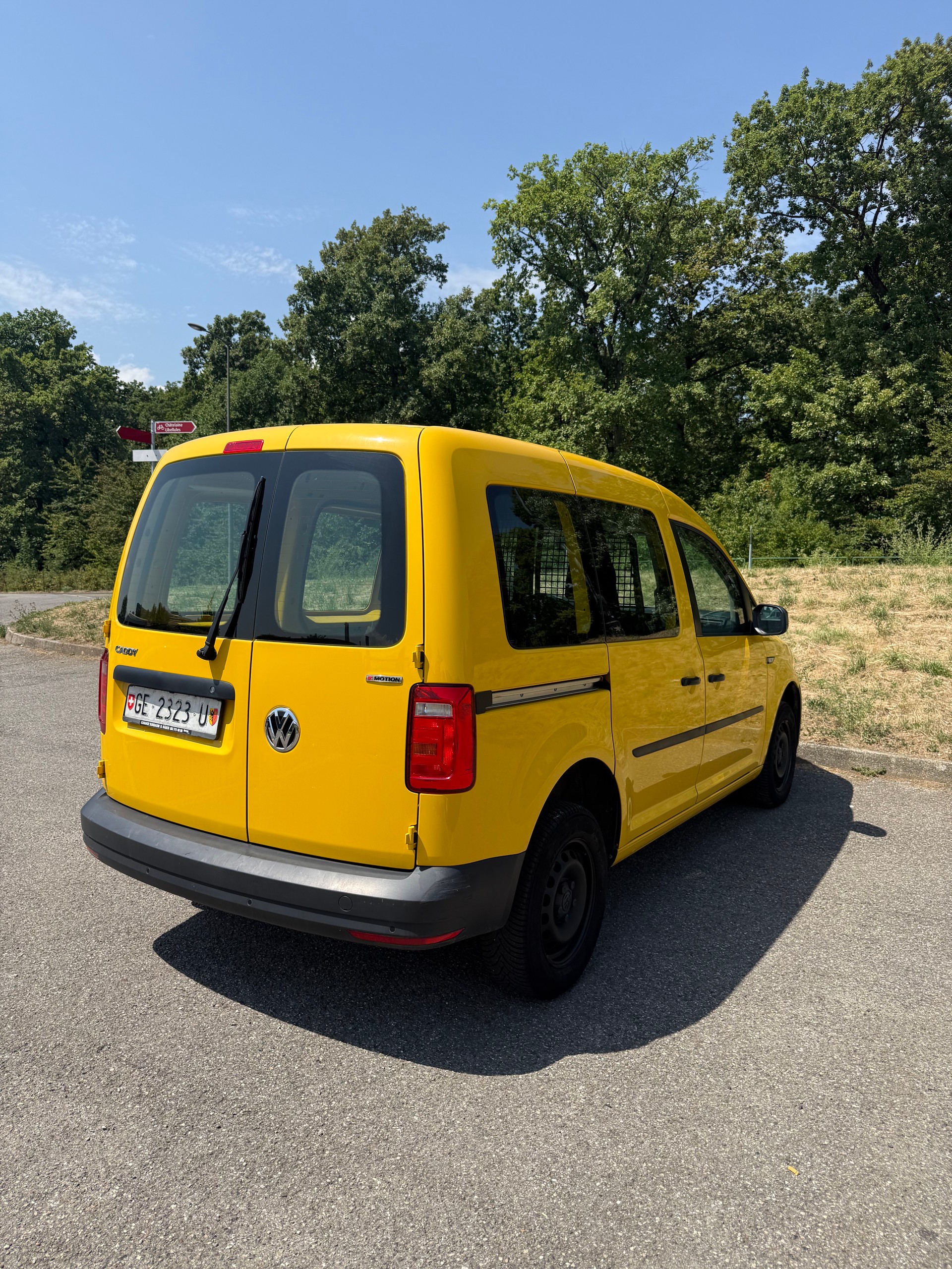 VW Caddy 2.0TDI 4Motion BlueMotion Technology-image-3