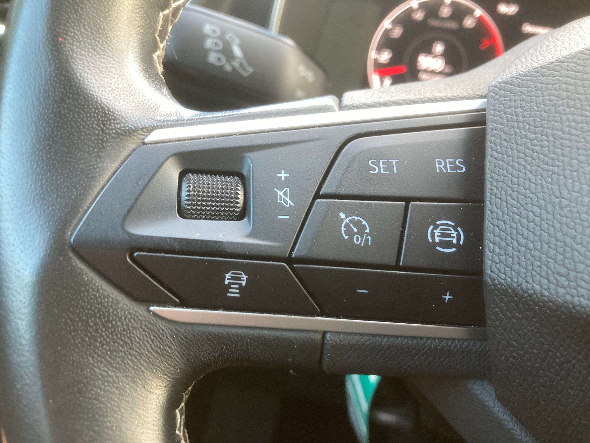 SEAT Leon ST 1.5 eTSI mHEV DSG Style-image-4