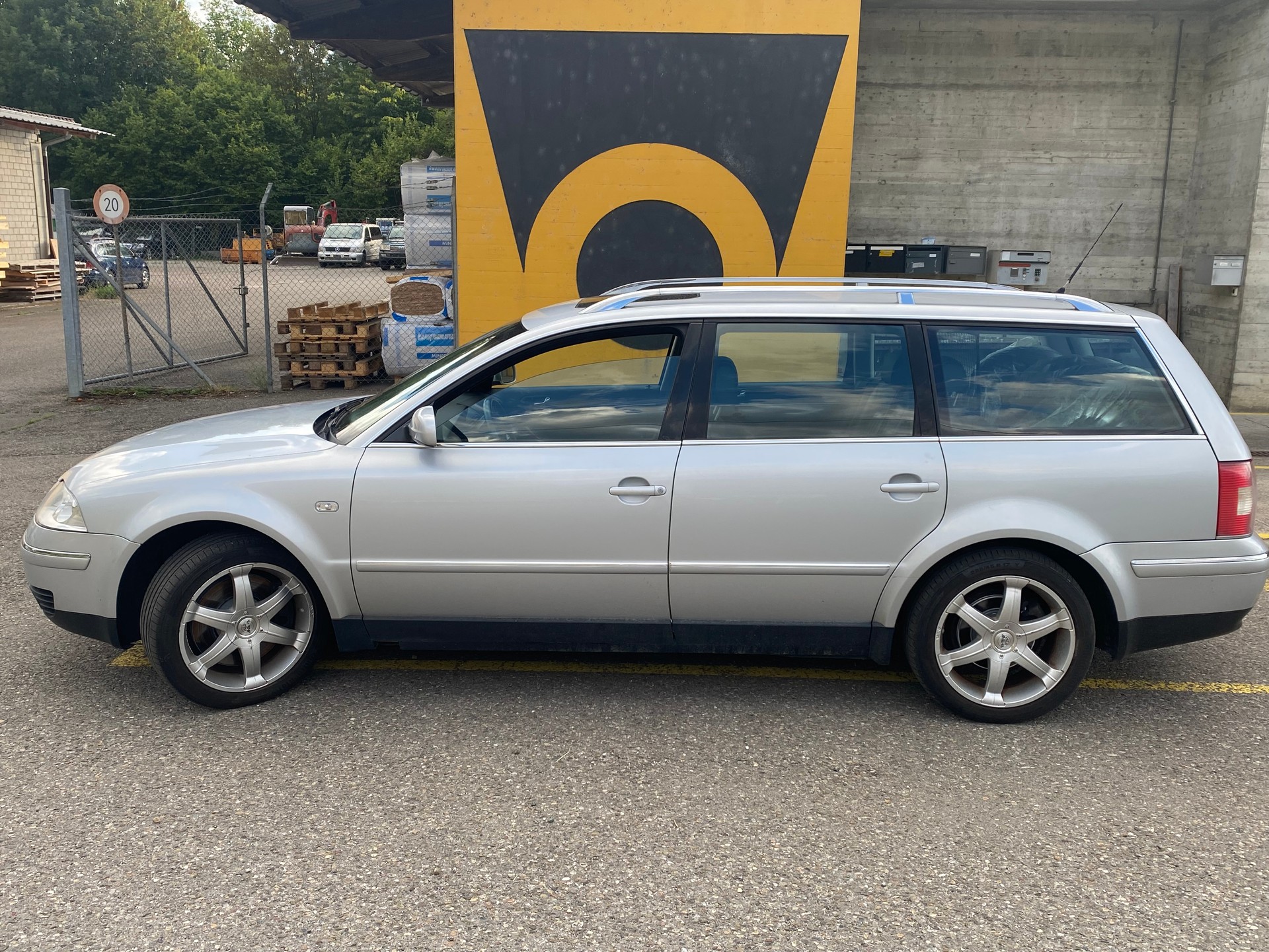VW Passat Variant 4.0 W8 4Motion Highline-image-1