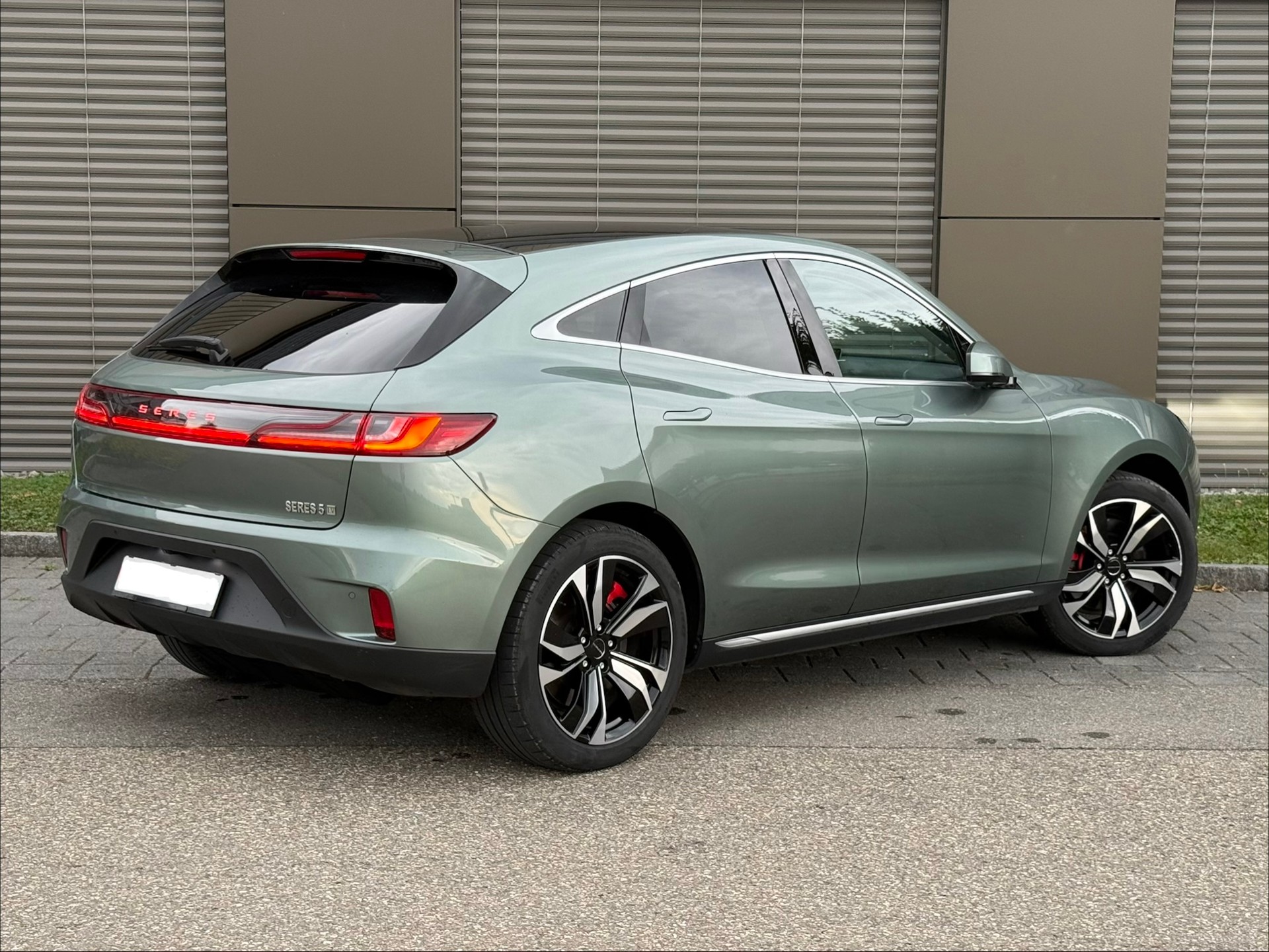 SERES Seres 5 Premium 4WD-image-4