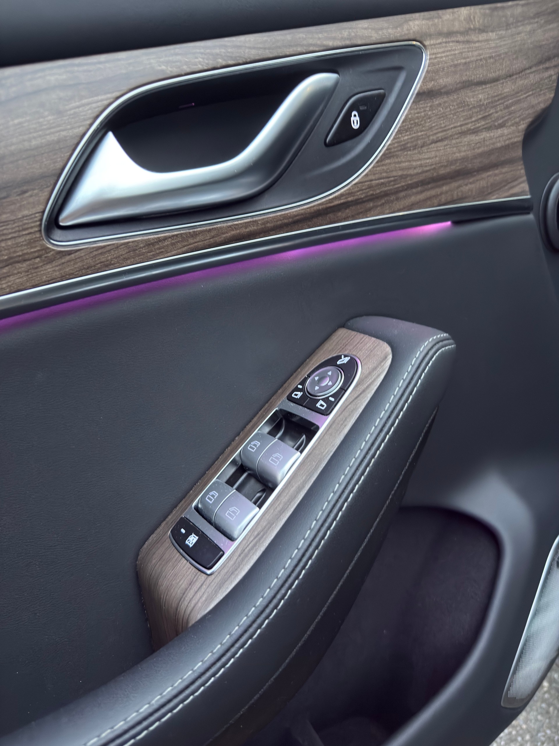 SERES Seres 5 Premium 4WD-image-12