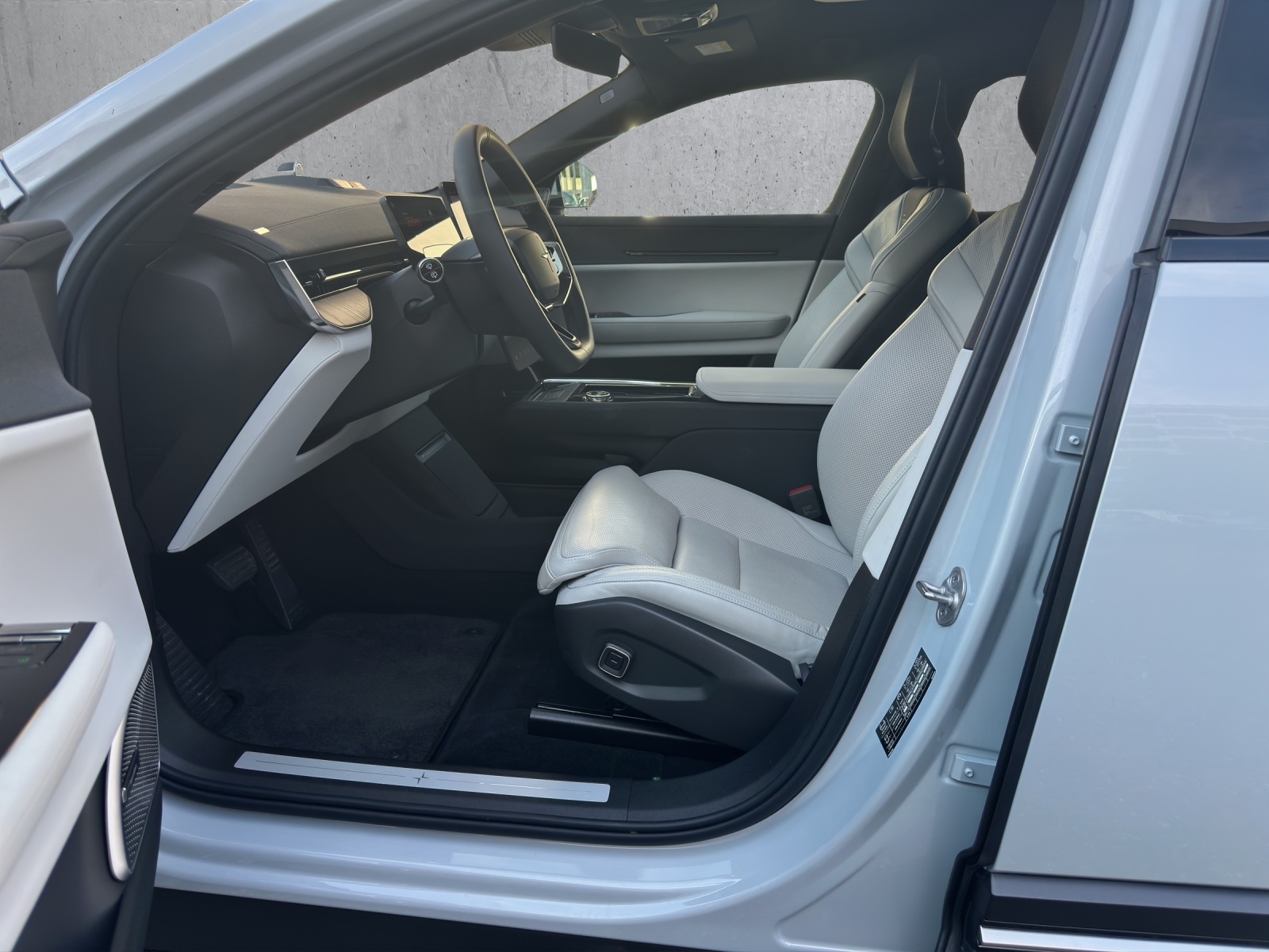 POLESTAR 3 Long Range Dual Motor-showroom-element-3