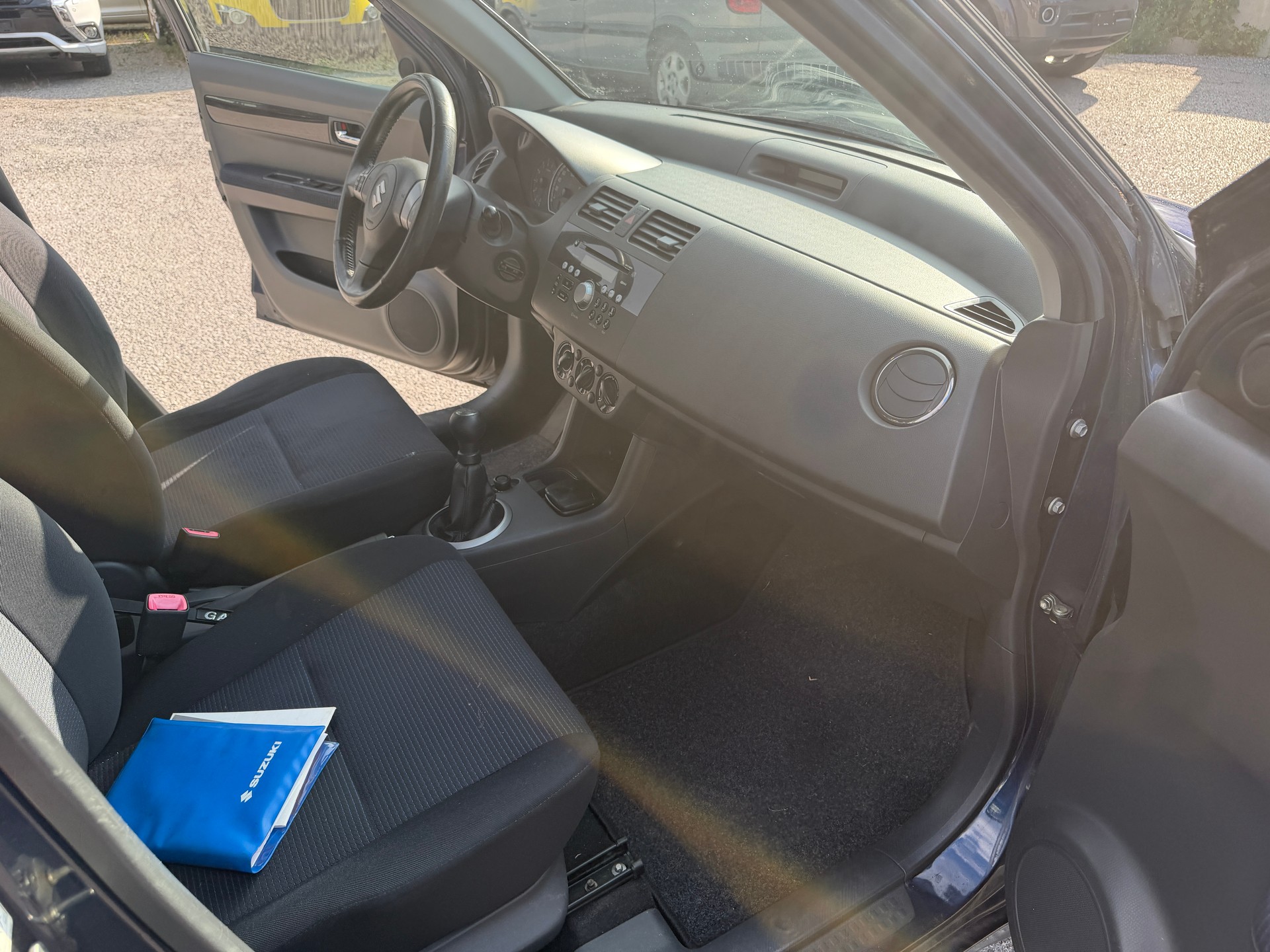 SUZUKI Swift 1.3i 16V GL Top 4x4-image-8