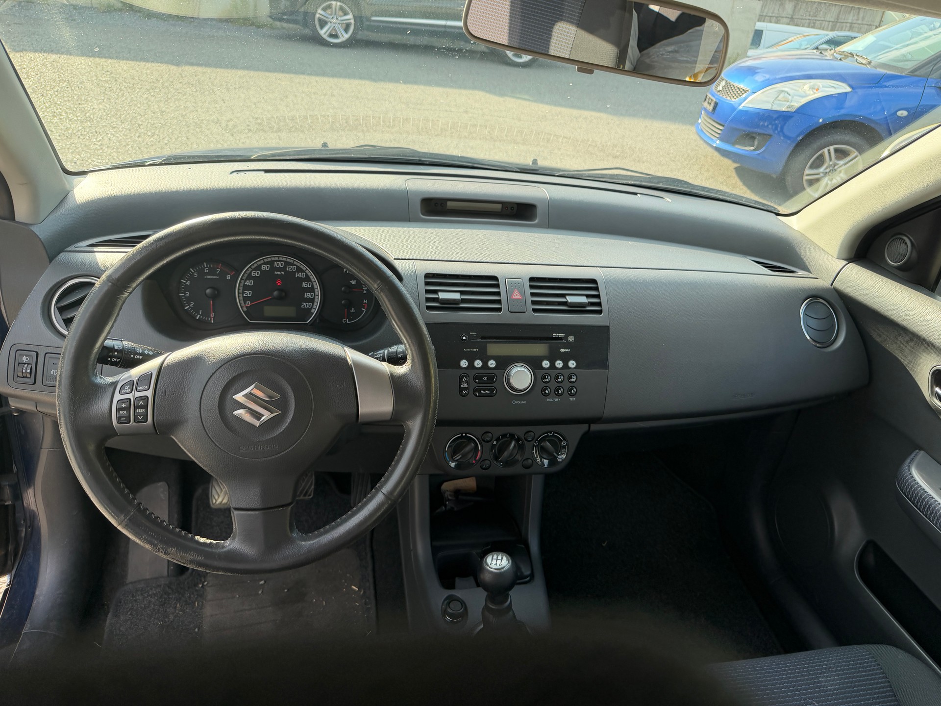 SUZUKI Swift 1.3i 16V GL Top 4x4-image-7