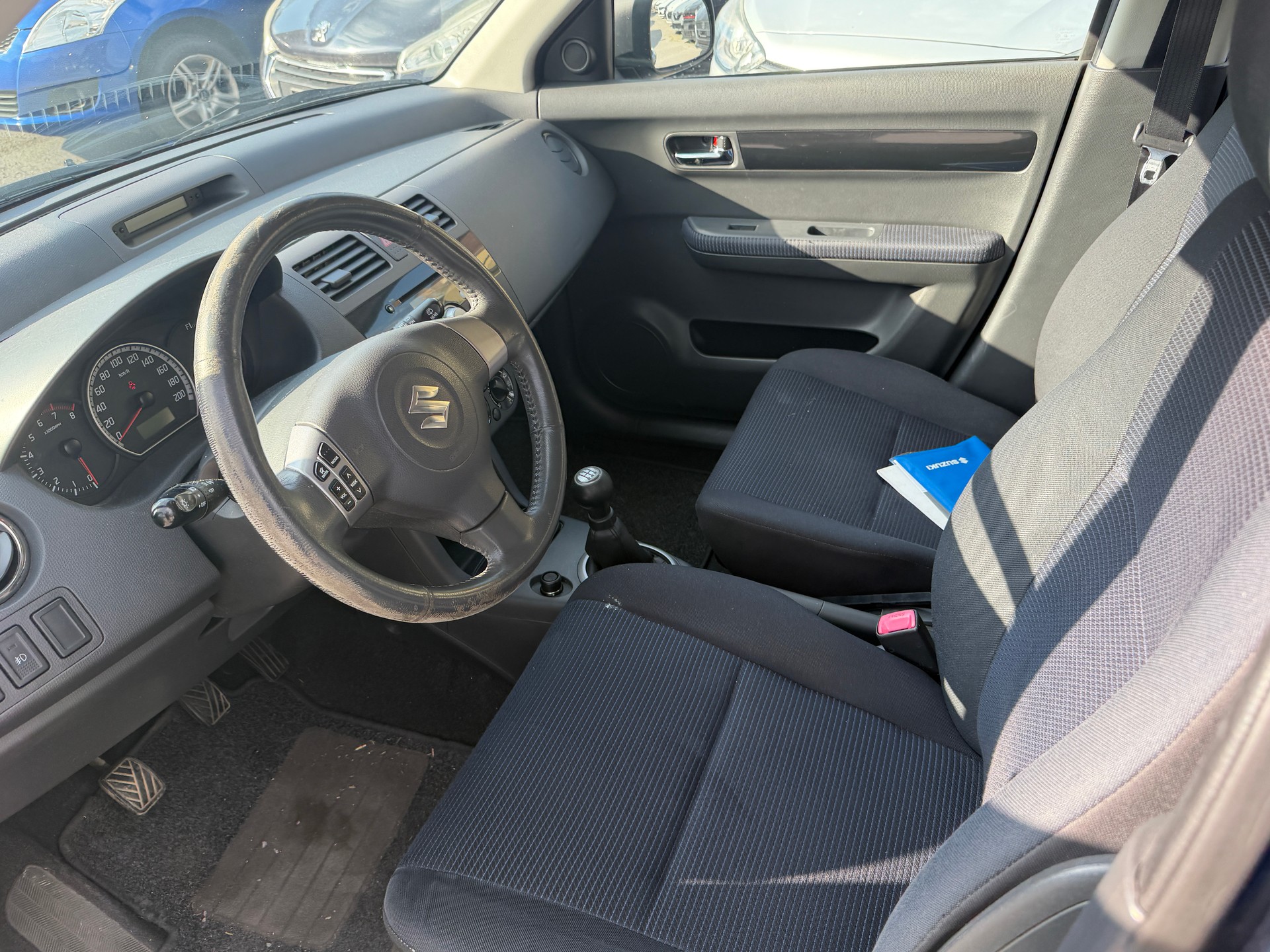 SUZUKI Swift 1.3i 16V GL Top 4x4-image-5