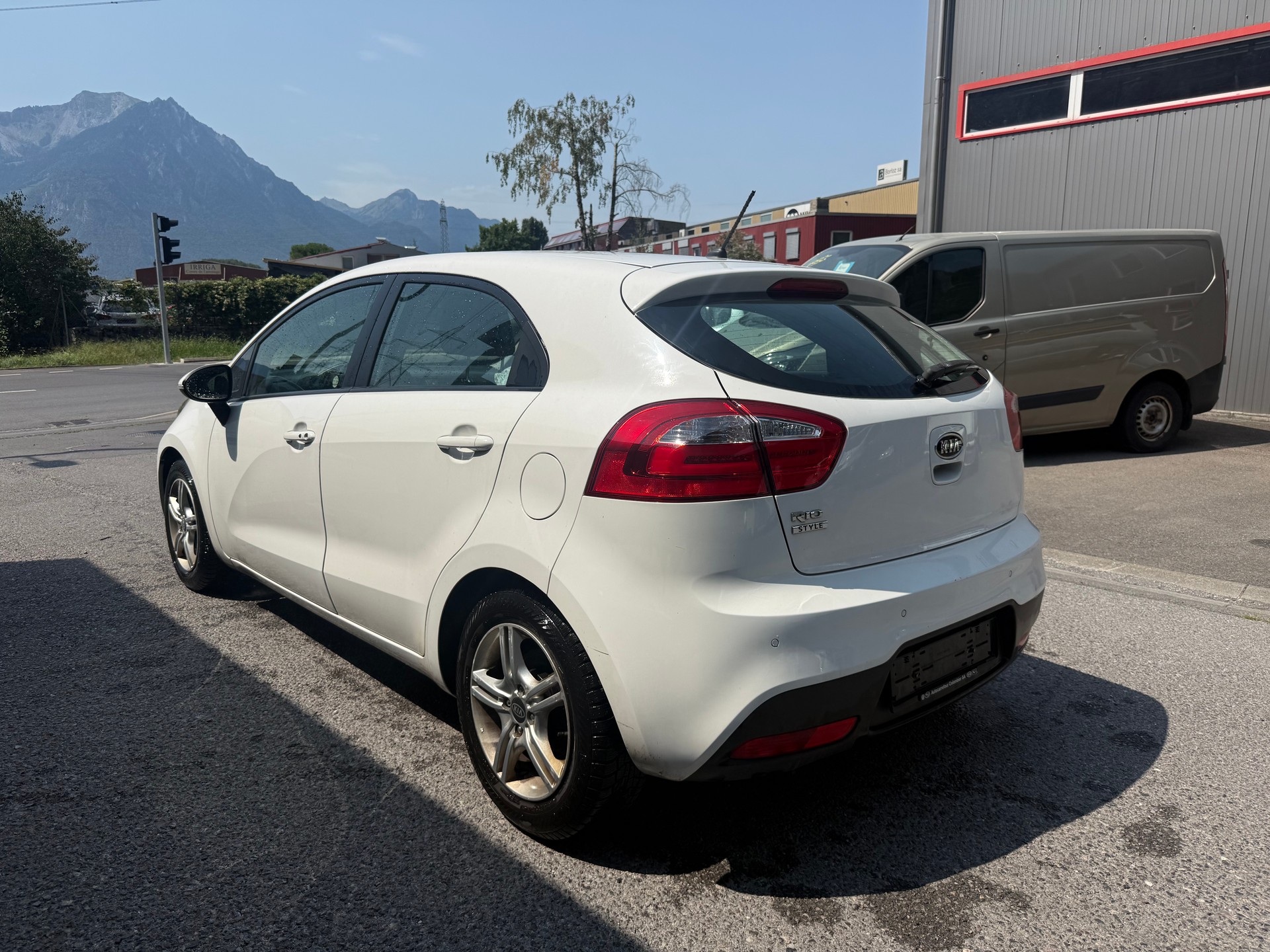 KIA Rio 1.4 CVVT Trend Automatic-image-3
