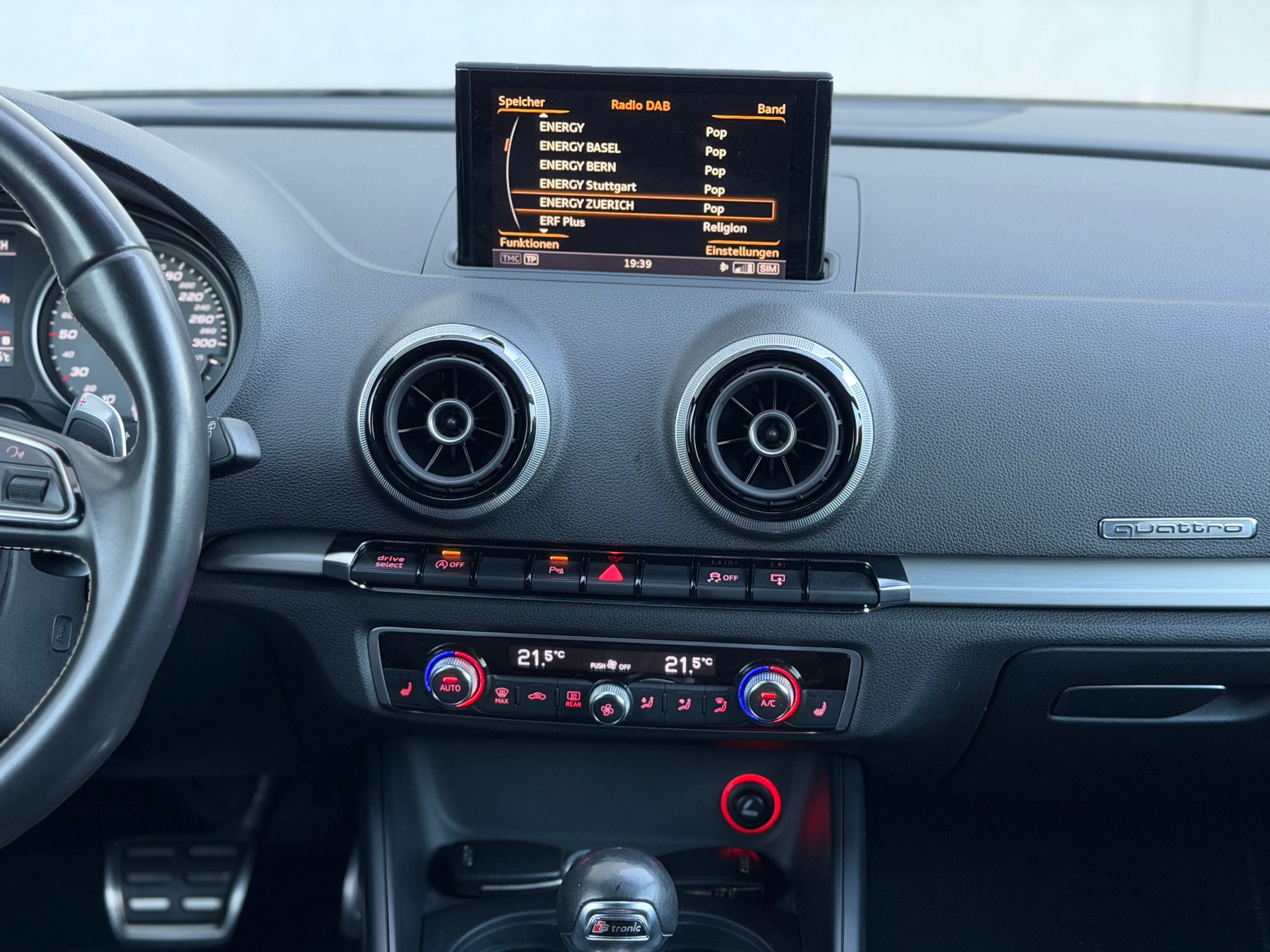 AUDI S3 Sportback 2.0 TFSI quattro S-tronic-image-16