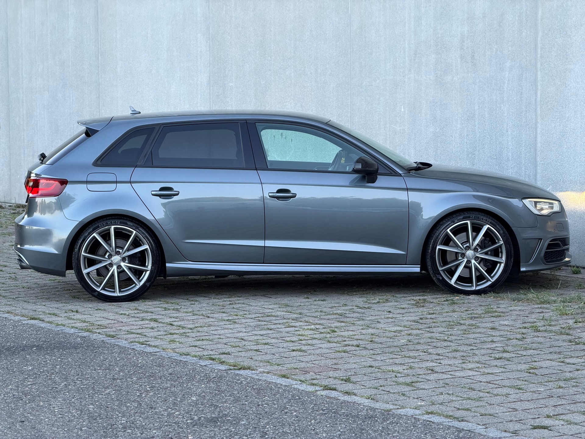 AUDI S3 Sportback 2.0 TFSI quattro S-tronic-image-4