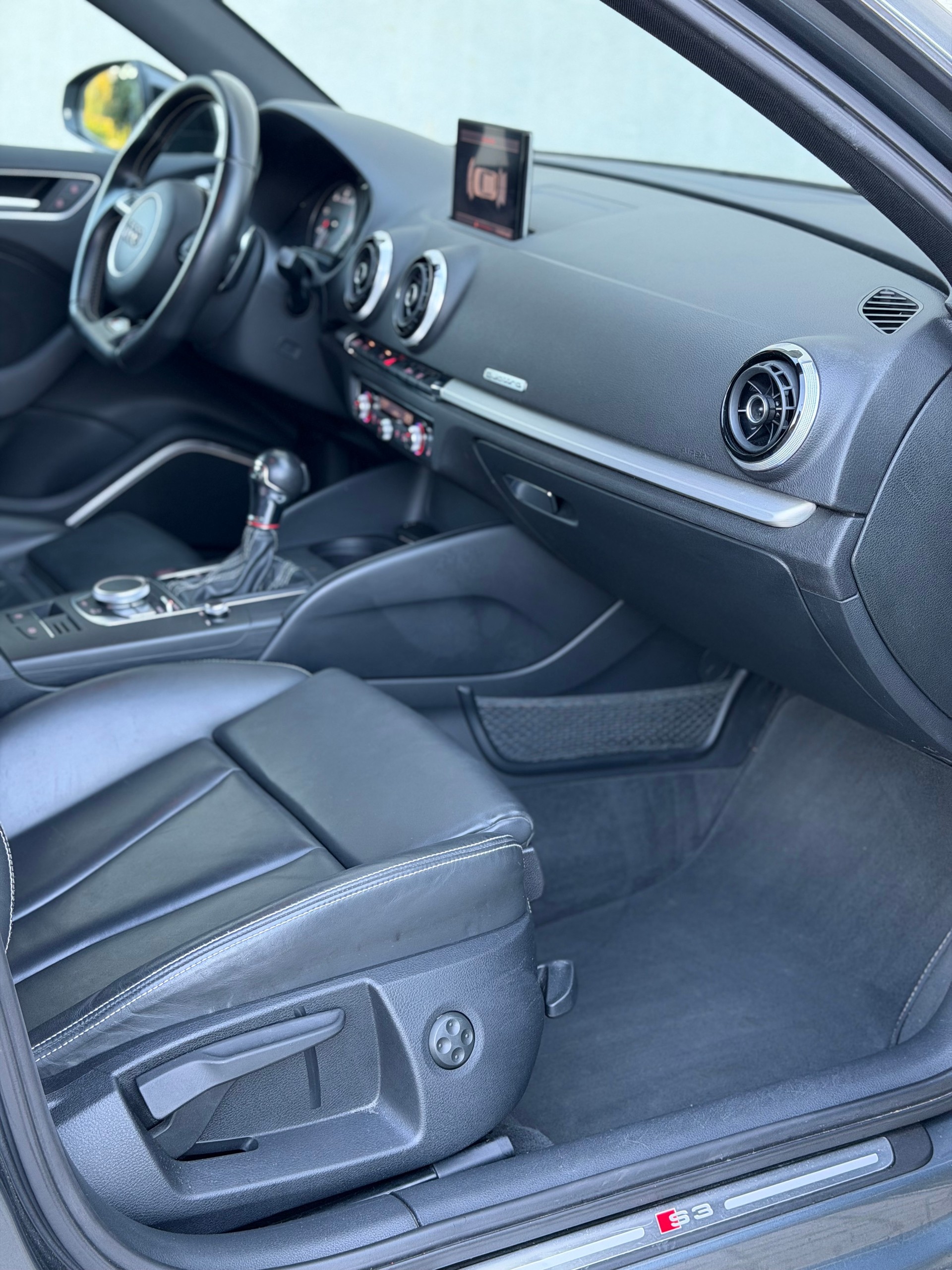 AUDI S3 Sportback 2.0 TFSI quattro S-tronic-image-12