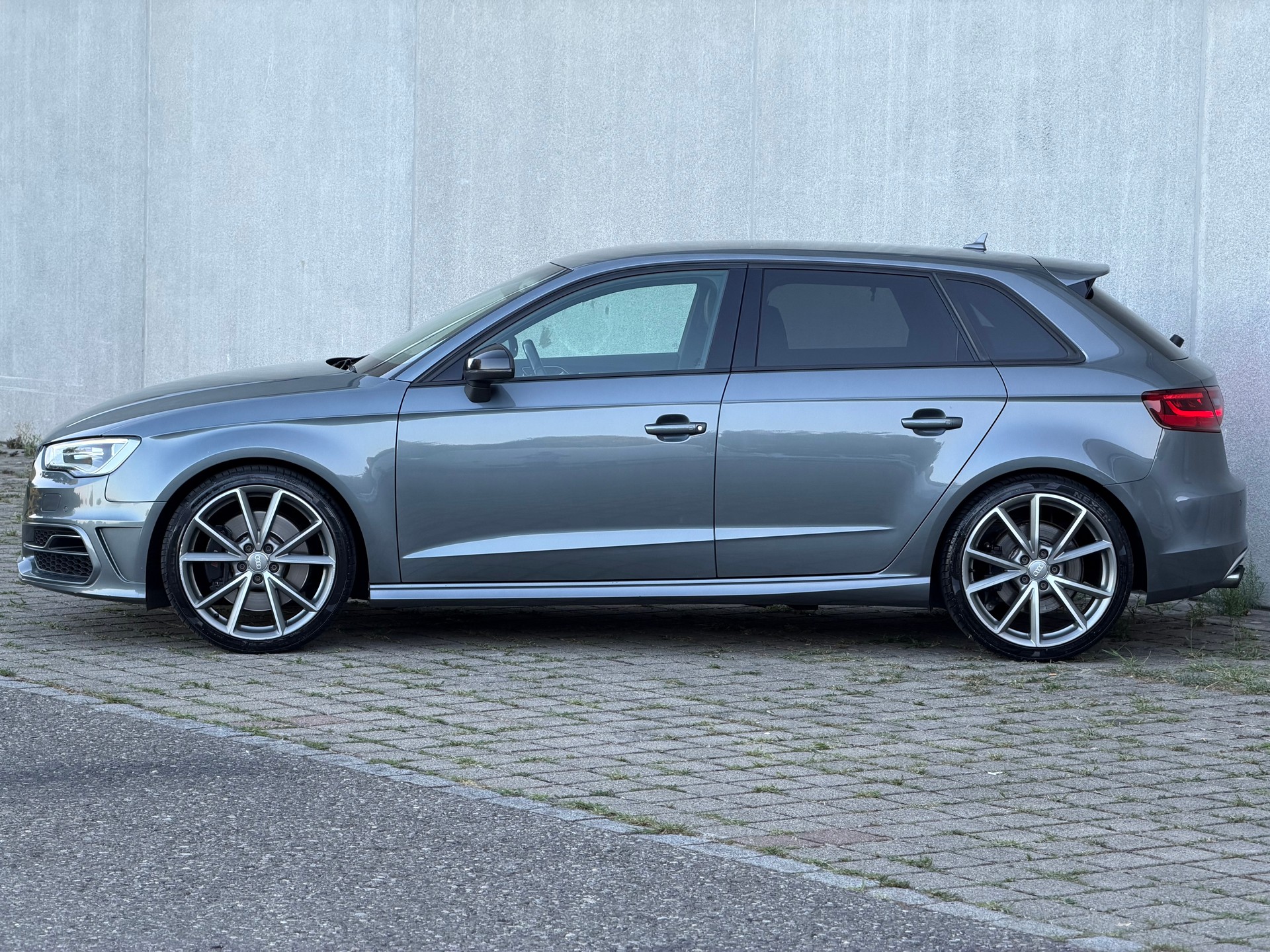 AUDI S3 Sportback 2.0 TFSI quattro S-tronic-image-3