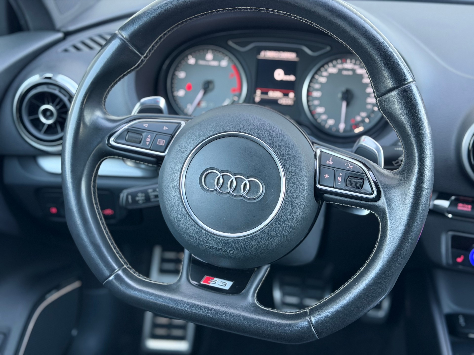 AUDI S3 Sportback 2.0 TFSI quattro S-tronic-image-18