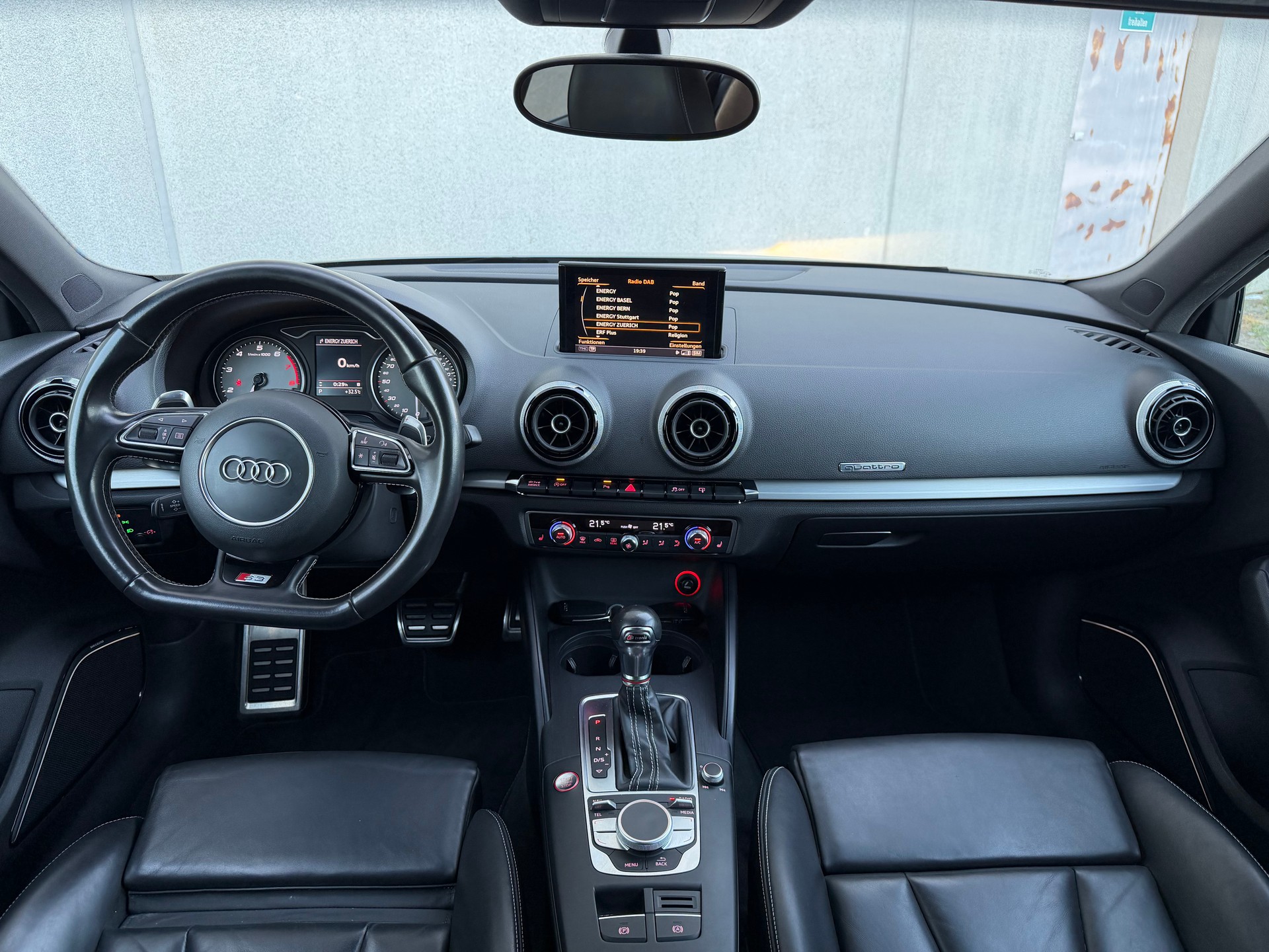AUDI S3 Sportback 2.0 TFSI quattro S-tronic-image-15