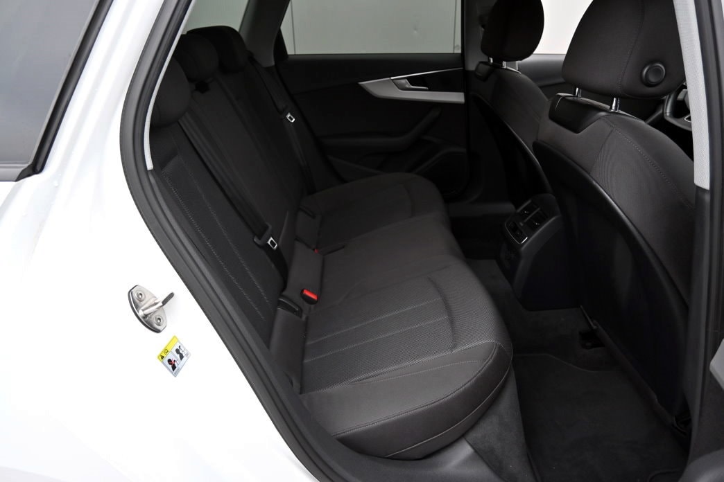 AUDI A4 Avant 2.0 TDI 35 Attraction S-tronic-image-7