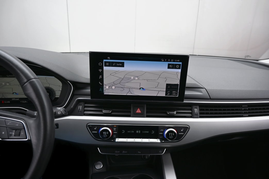 AUDI A4 Avant 2.0 TDI 35 Attraction S-tronic-image-12