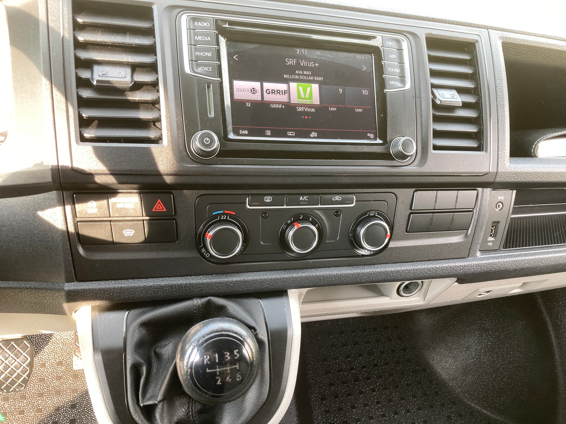 VW T6 2.0 TDI Kasten mit Hebebühne-image-11
