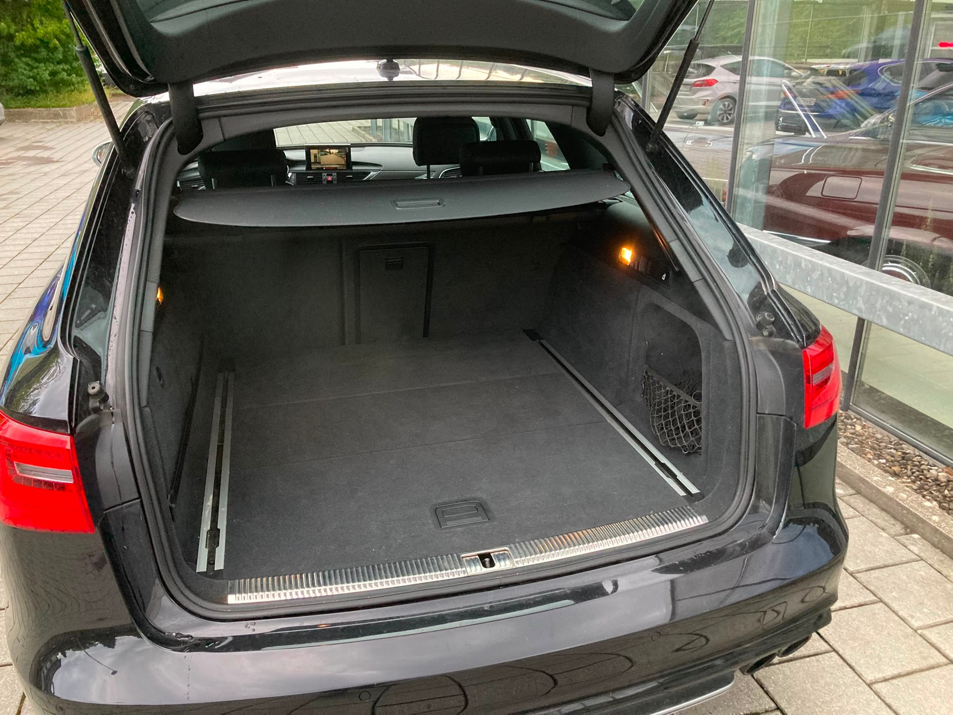 AUDI S6 Avant 4.0 TFSI V8 quattro S-tronic-image-14