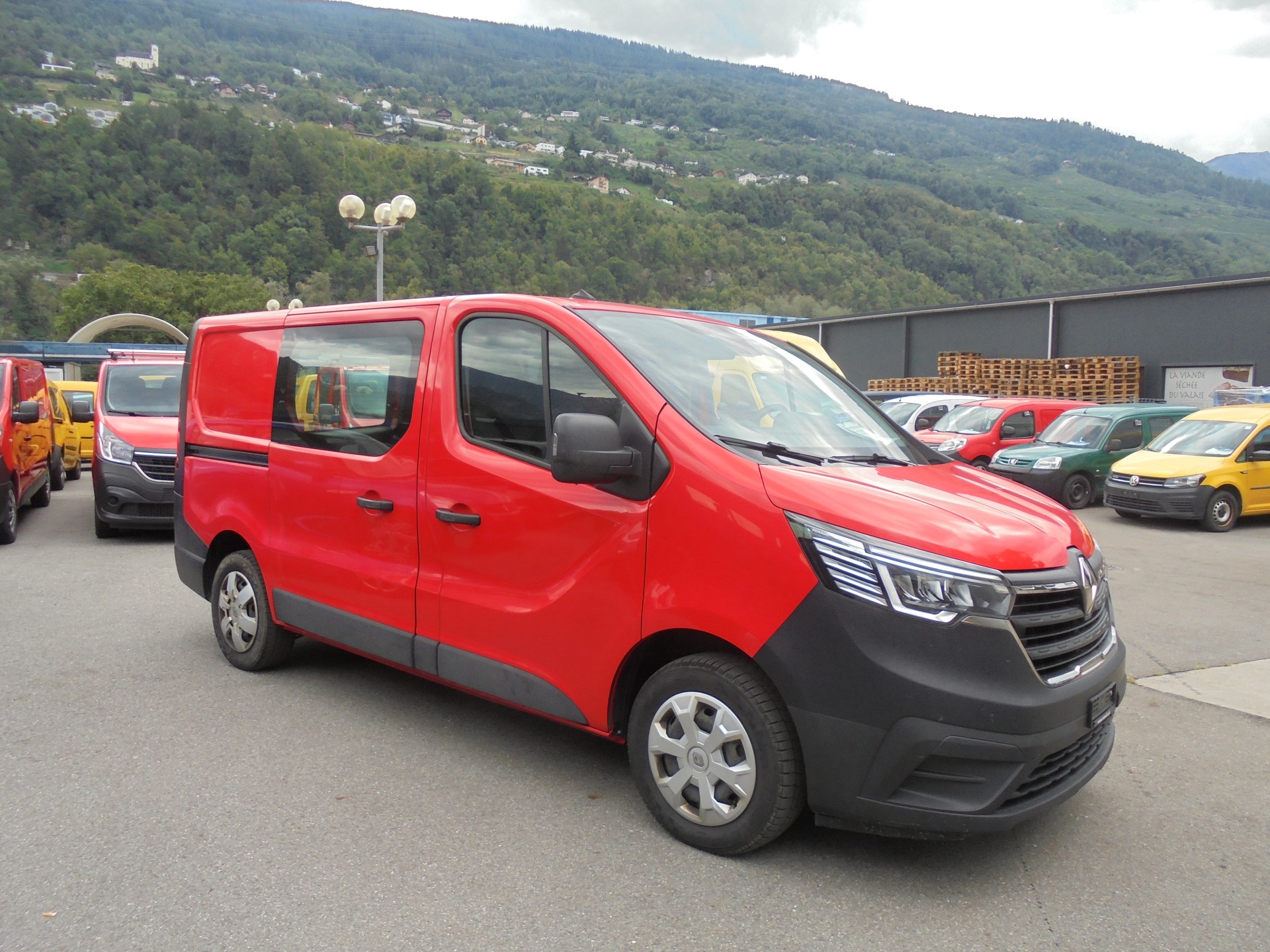 RENAULT Trafic 2.0 Blue dCi 130 Business L1H1-image-2