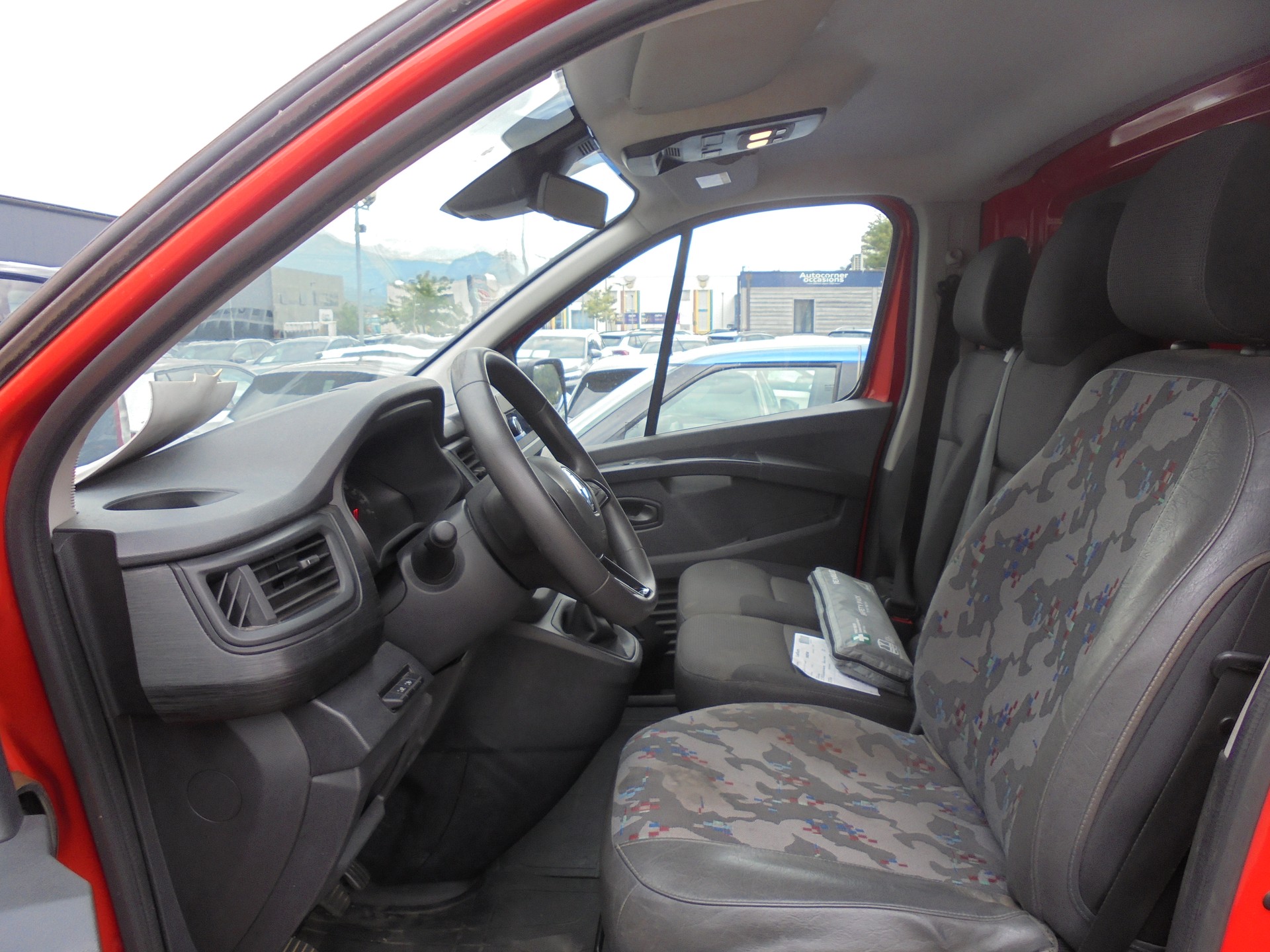 RENAULT Trafic 2.0 Blue dCi 130 Business L1H1-image-6