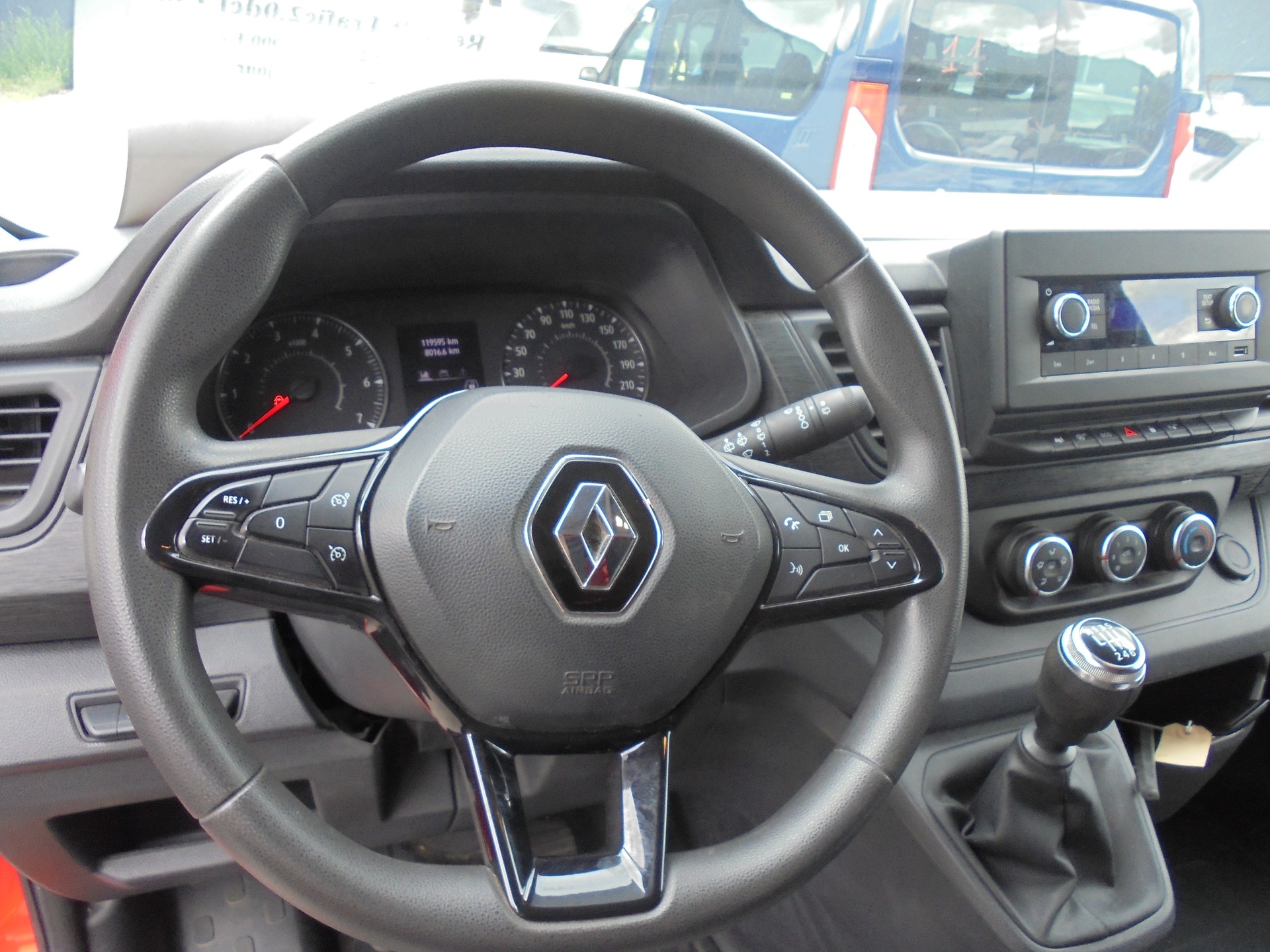 RENAULT Trafic 2.0 Blue dCi 130 Business L1H1-image-10