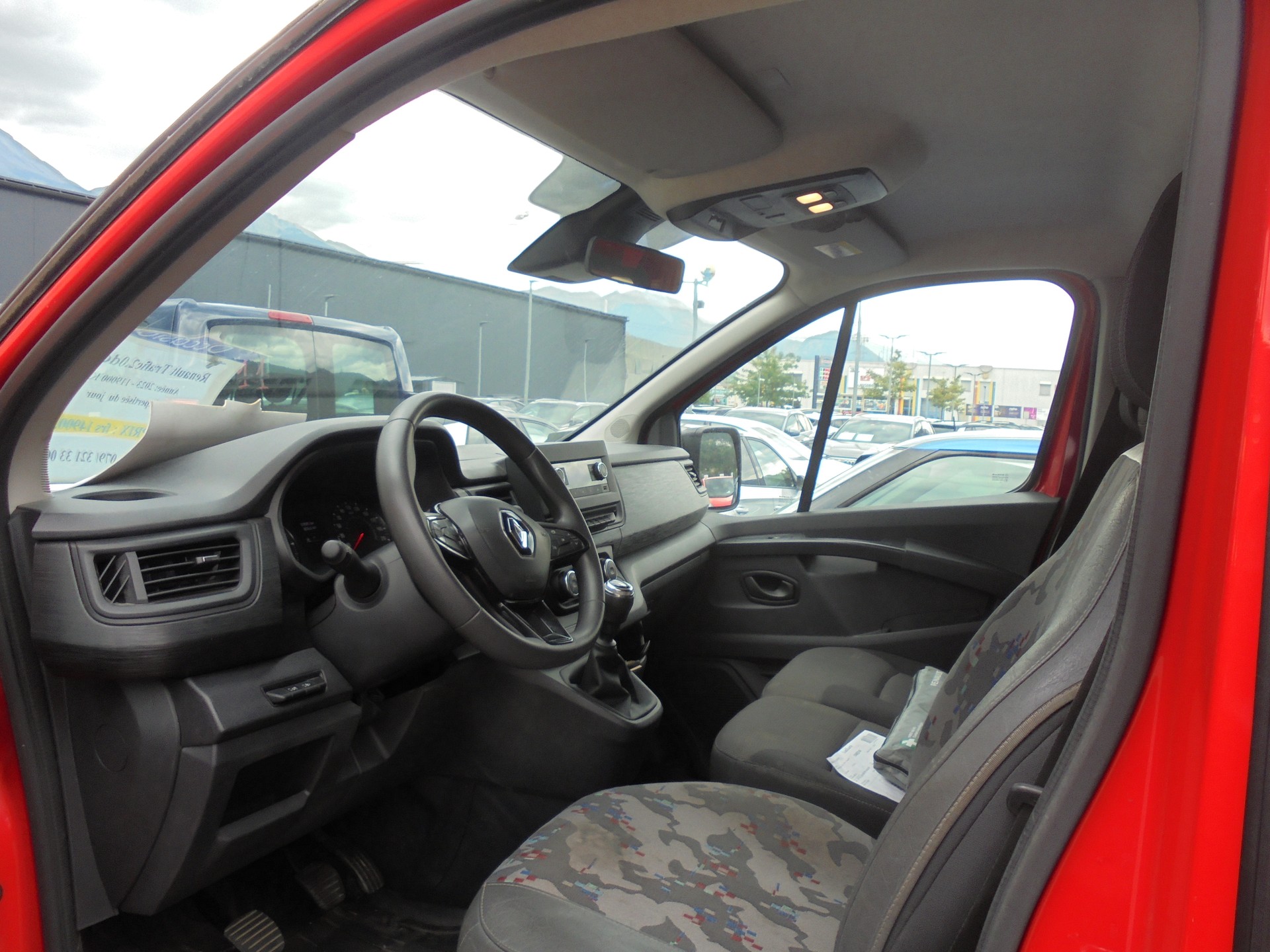 RENAULT Trafic 2.0 Blue dCi 130 Business L1H1-image-8