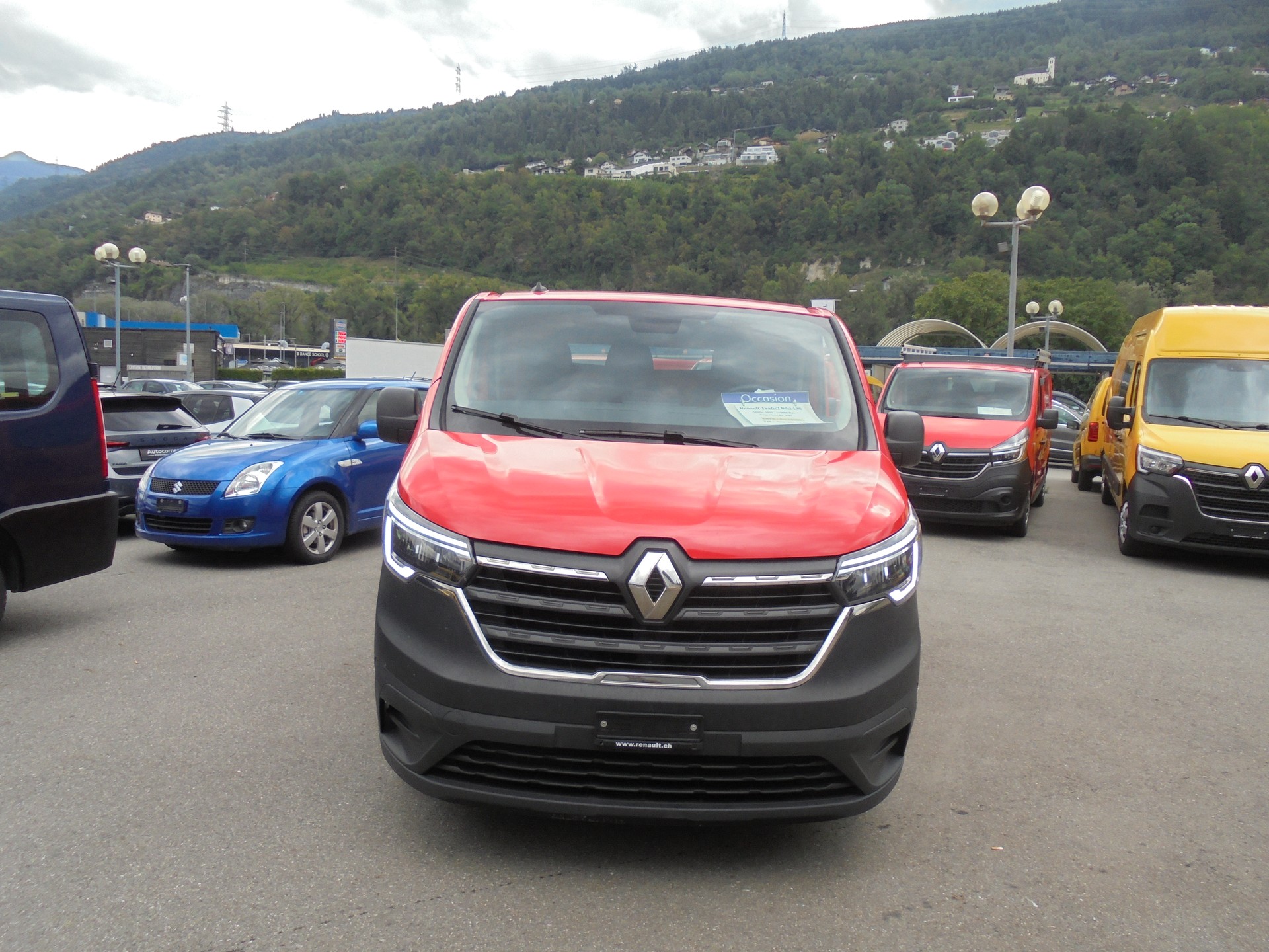 RENAULT Trafic 2.0 Blue dCi 130 Business L1H1-image-1