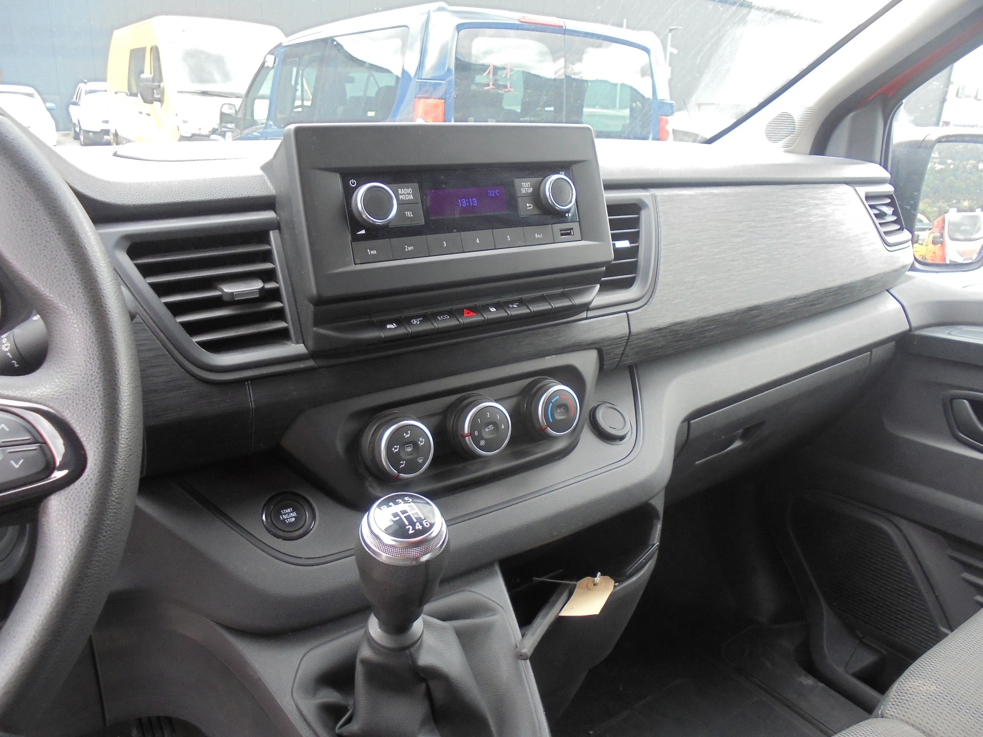 RENAULT Trafic 2.0 Blue dCi 130 Business L1H1-image-9