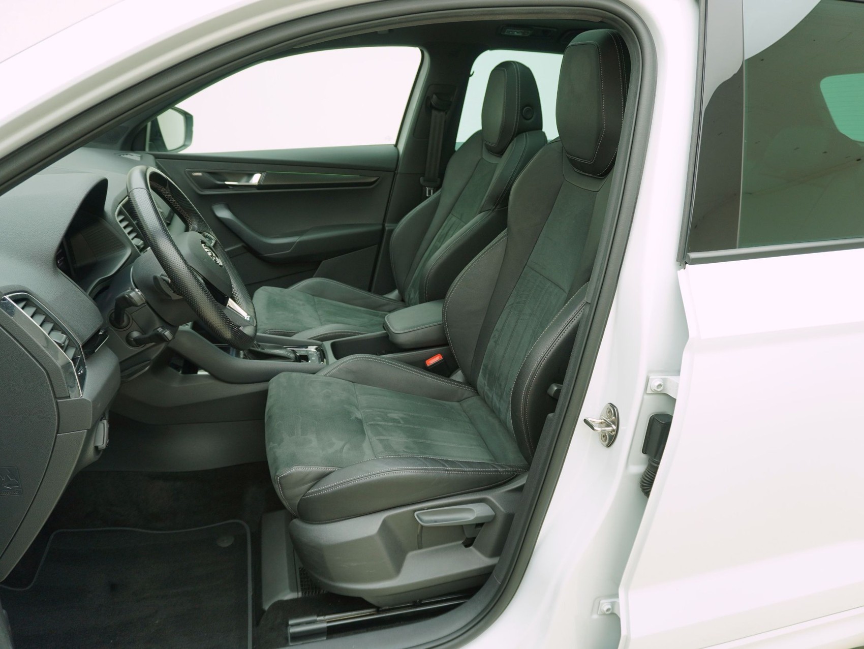 SKODA Karoq 2.0 TSI DSG Sport Line 4x4-image-9